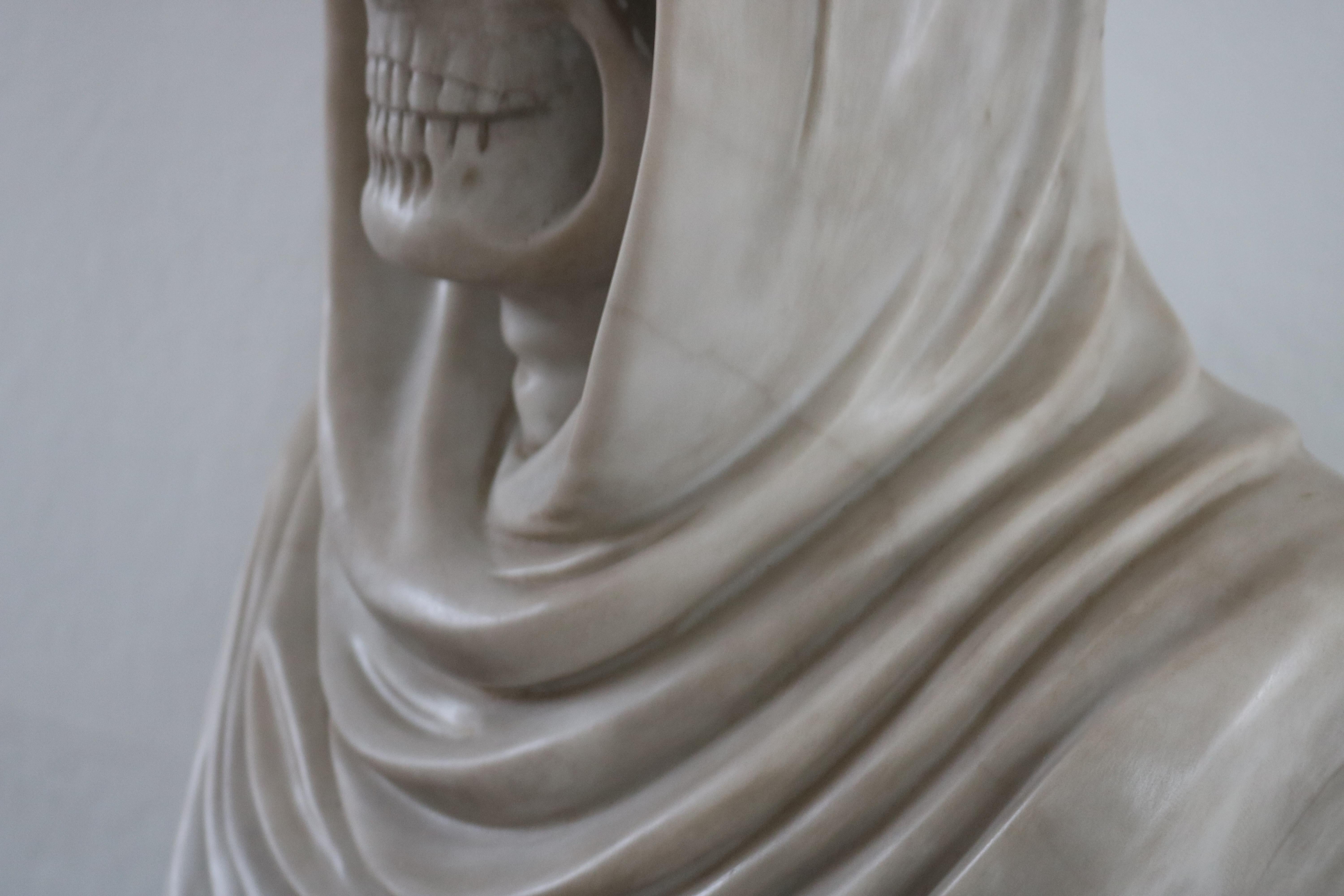 Seltene italienische Memento Mori-Büste/Skulptur aus Carrara-Marmor Vanitas aus dem 19. Jahrhundert im Angebot 11