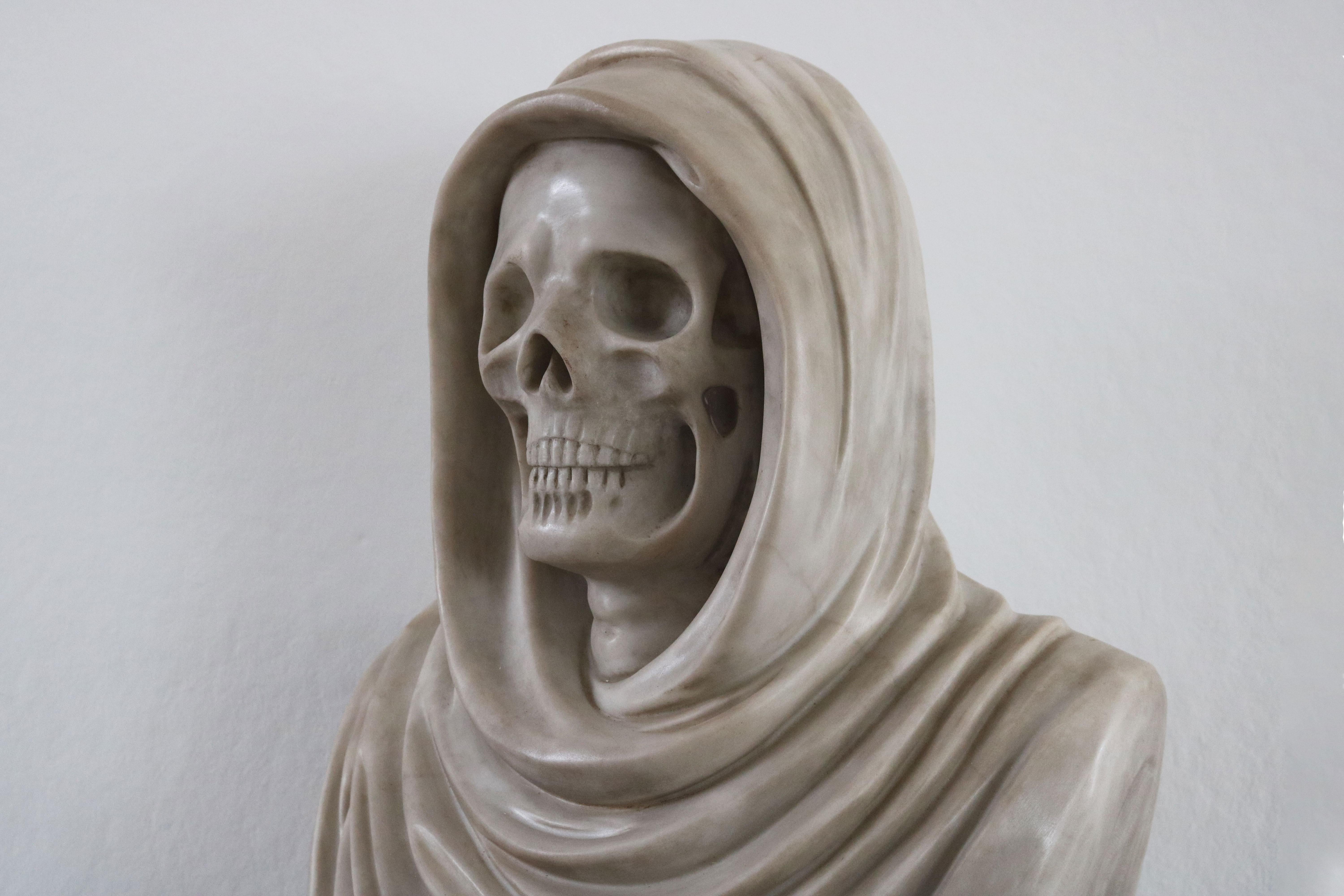 Seltene italienische Memento Mori-Büste/Skulptur aus Carrara-Marmor Vanitas aus dem 19. Jahrhundert im Angebot 3