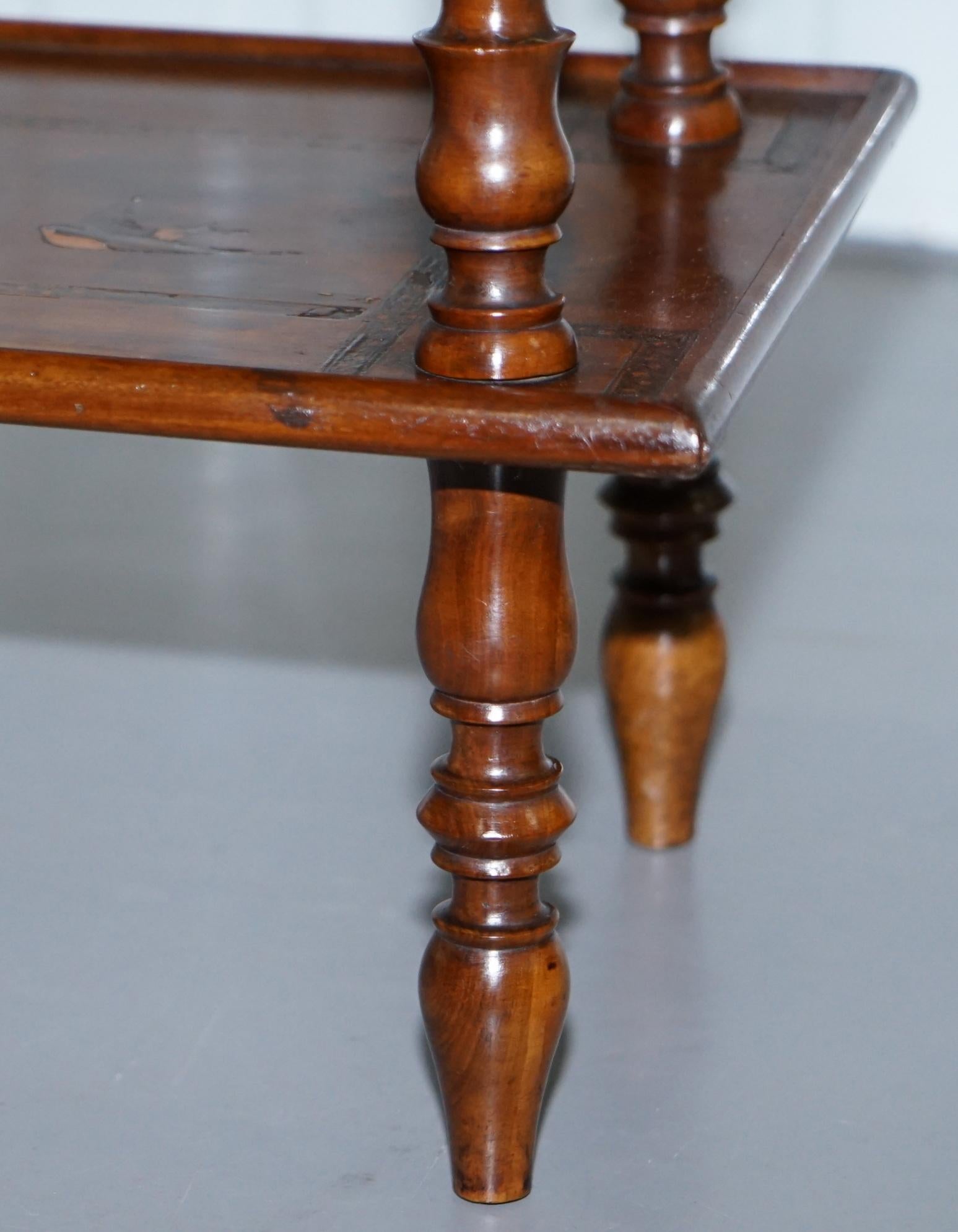 Seltene 19. Jahrhundert italienische Seite Lampe Tisch Intarsien Tänzer an der Spitze im Angebot 6