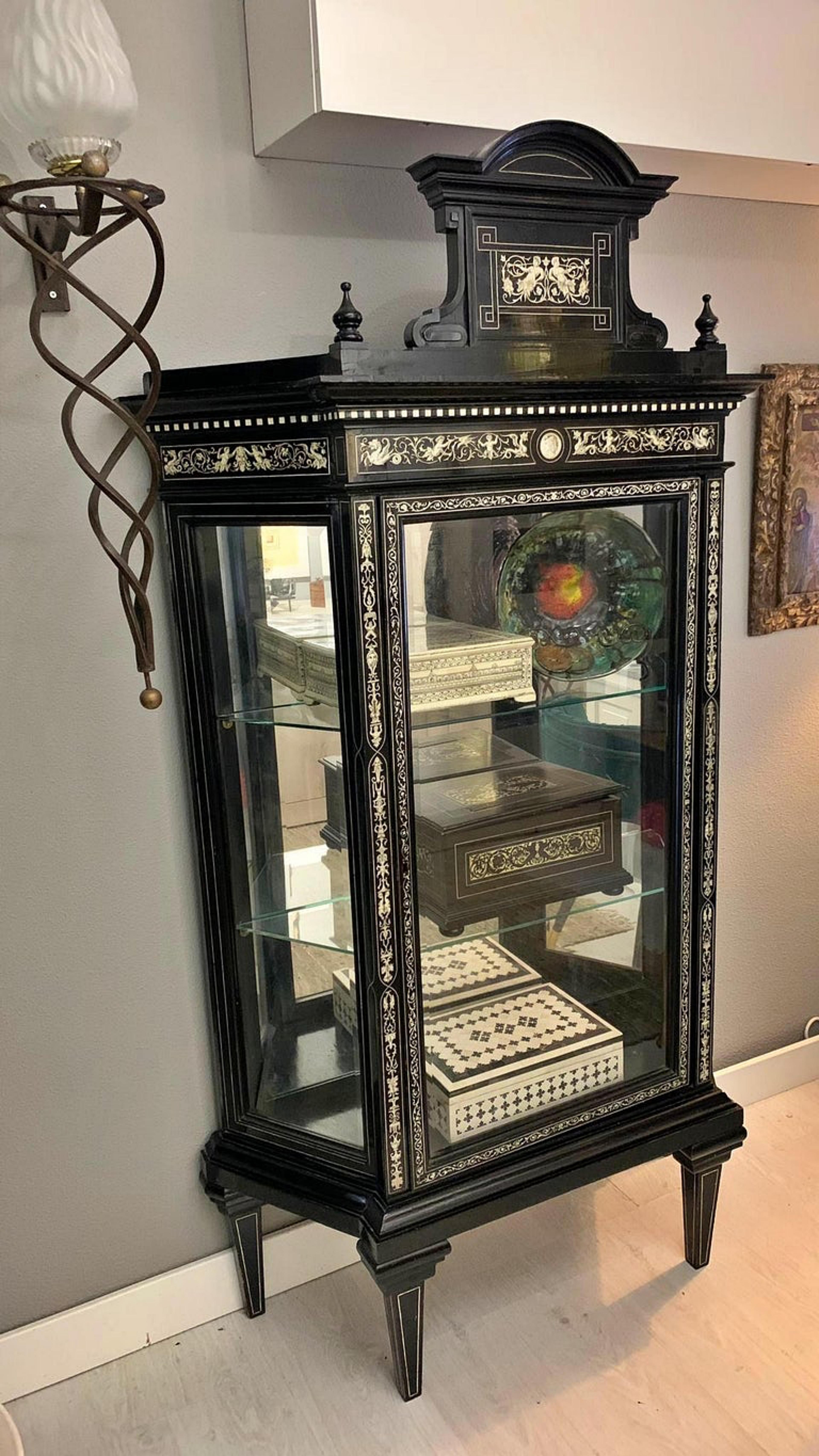 Rare 19th Century Italian Vitrine Ferdinando Pogliani Style In Good Condition In Madrid, ES