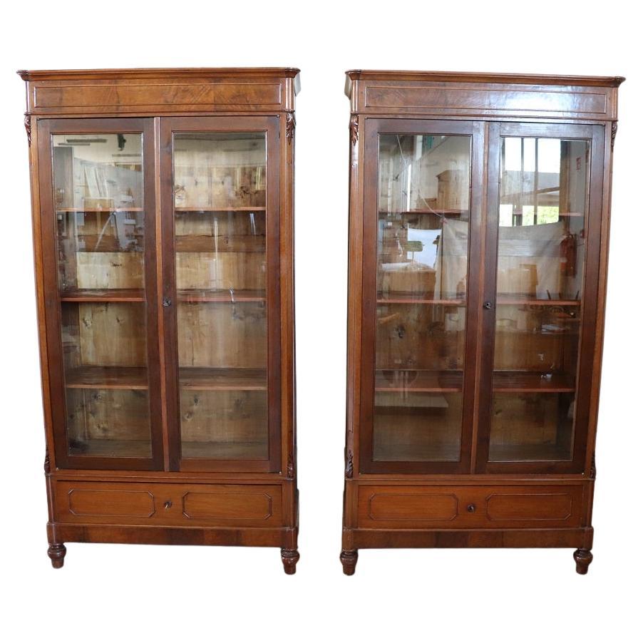 Rare paire de bibliothèques ou vitrines anciennes en noyer italien du 19ème siècle RESTAUREE