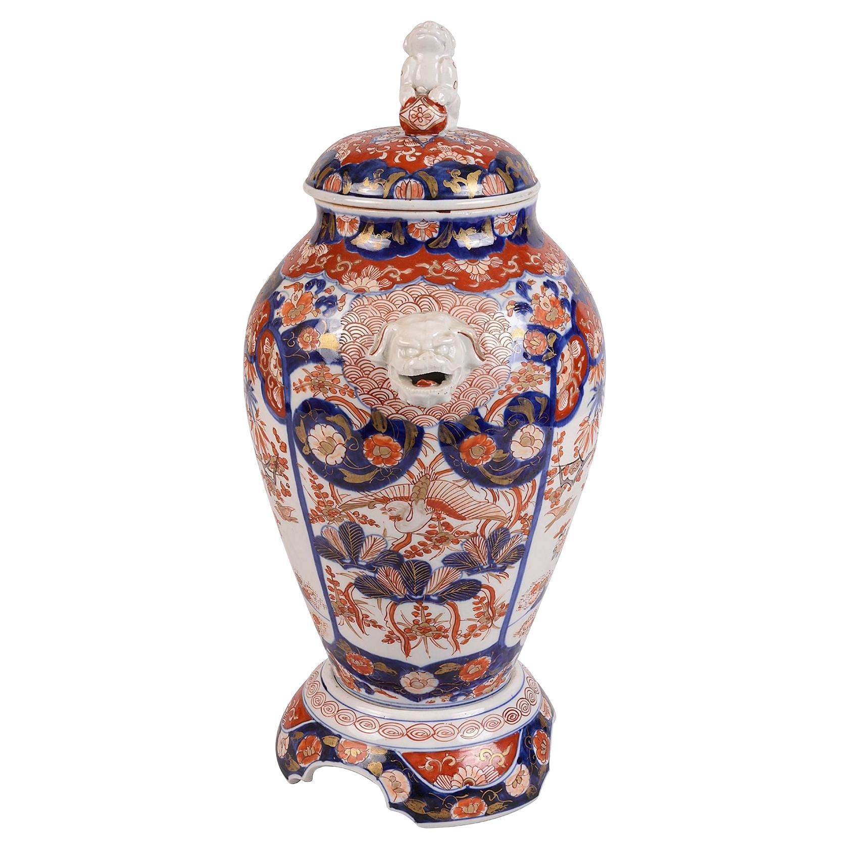 Seltene japanische Imari-Vase mit Deckel aus dem 19. Jahrhundert. im Angebot