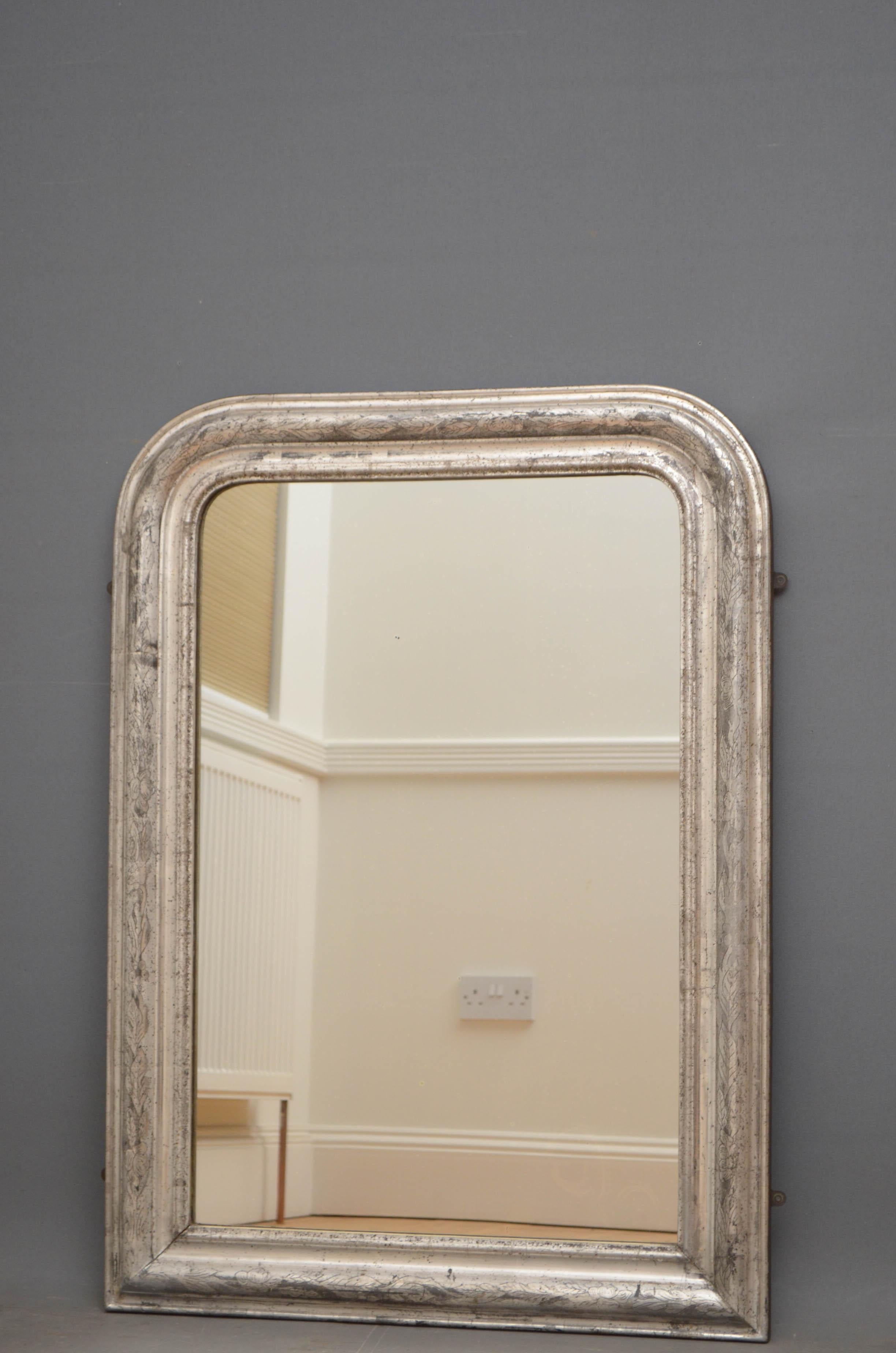 Sn4773, rare 19th century wall mirror in silver gilt, having original foxed glass in finely decorated silver leaf frame, all in excellent home ready condition, circa 1860
Measures: H38.5