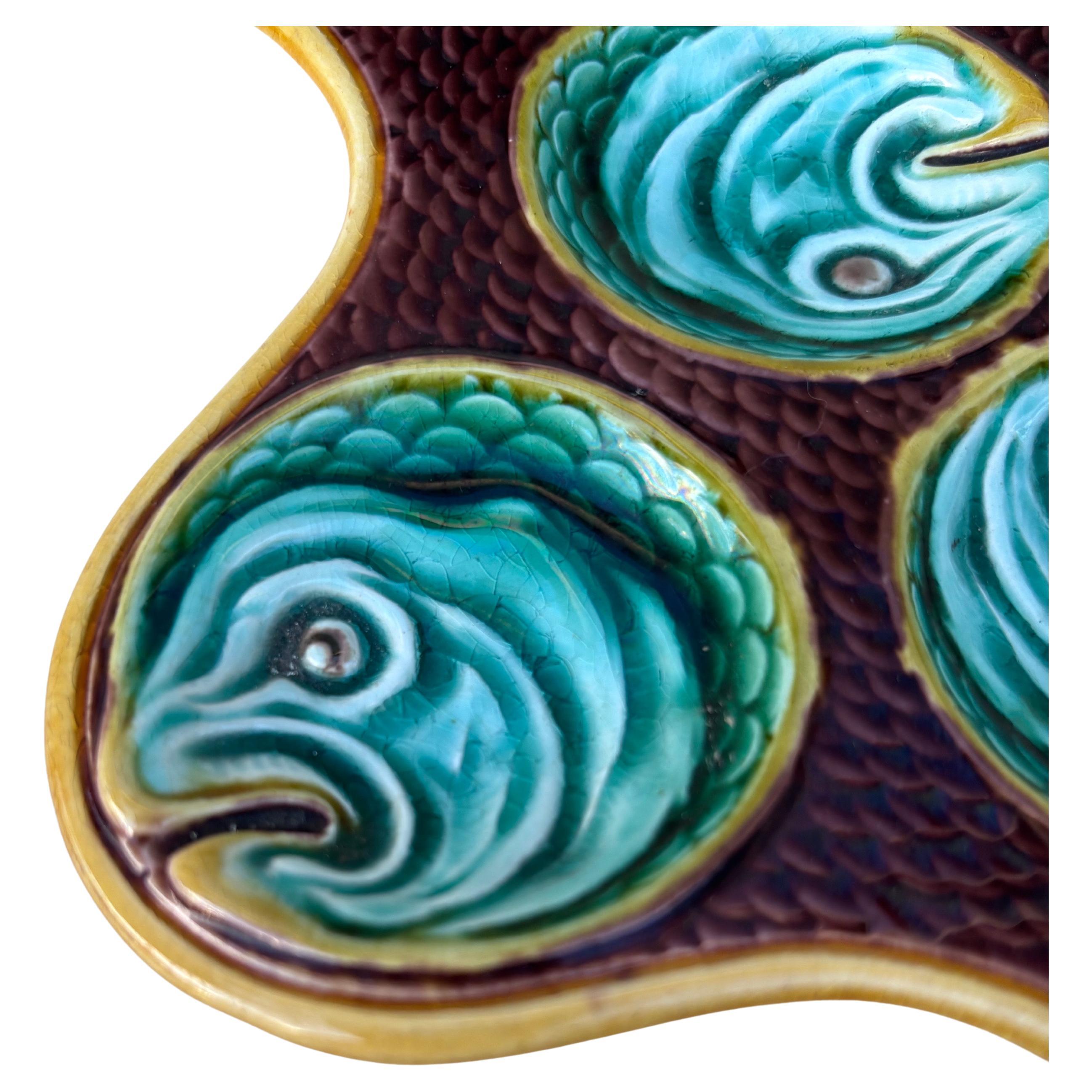 English Rare 19th Century Majolica Oyster Fish Heads Plate Wedgwood For Sale