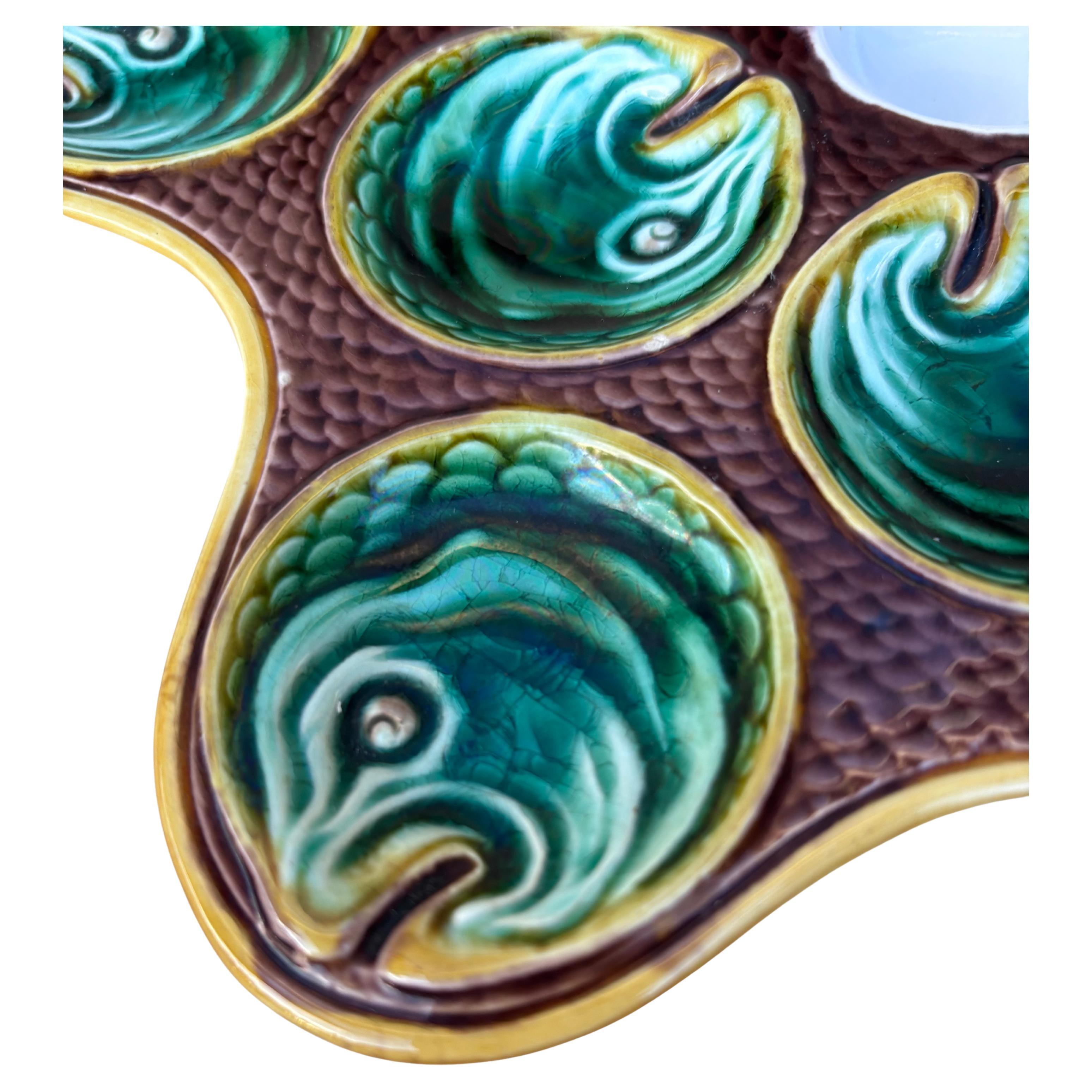 Rare 19th Century Majolica Oyster Fish Heads Plate Wedgwood In Good Condition For Sale In Austin, TX