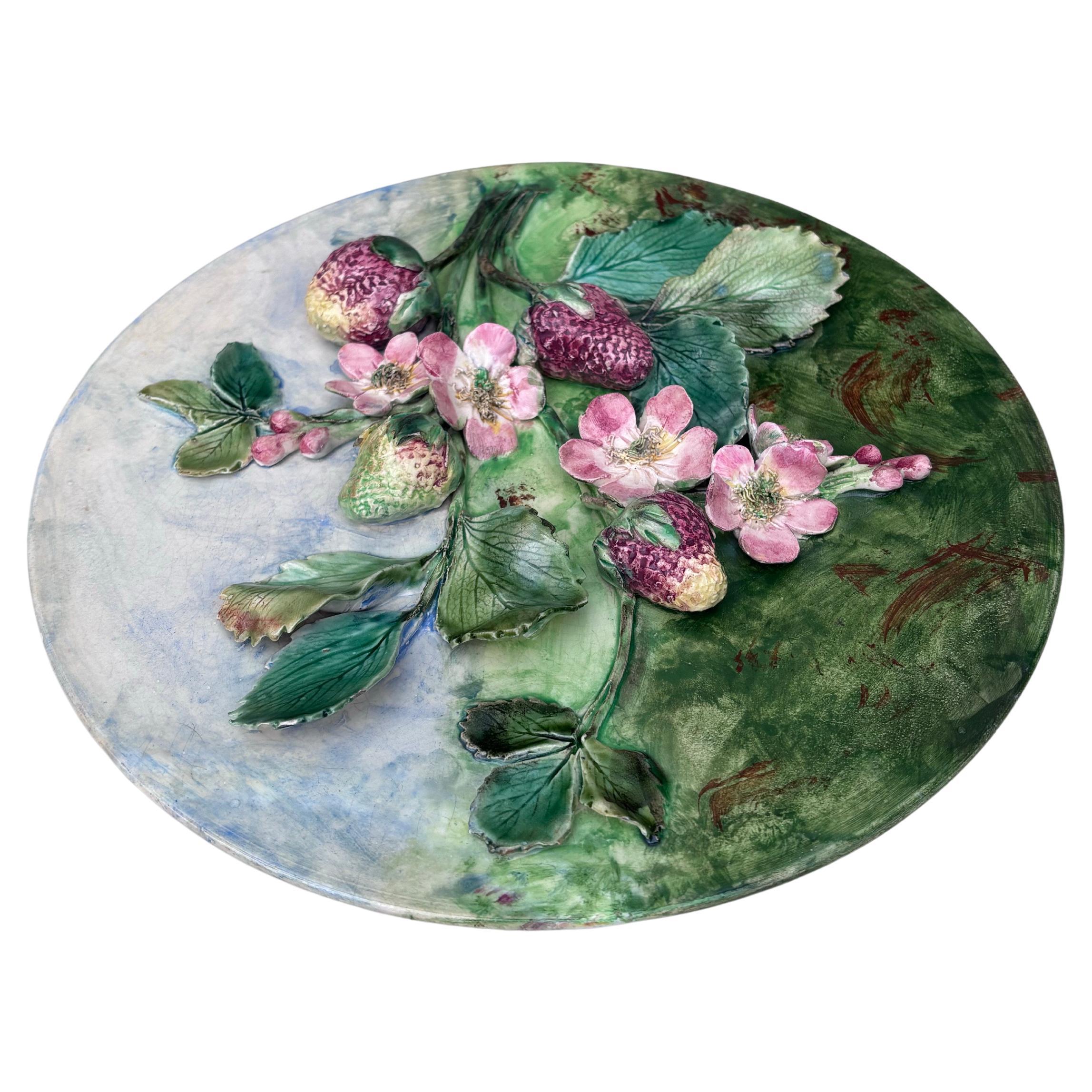 Rare Colorful 19th century French Majolica strawberries wall platter signed Longchamp terre de fer. The fruits are in high relief with the leaves and branches.
Diameter / 11.5 inches.
The manufacture of Longchamp produced this fruits platters with