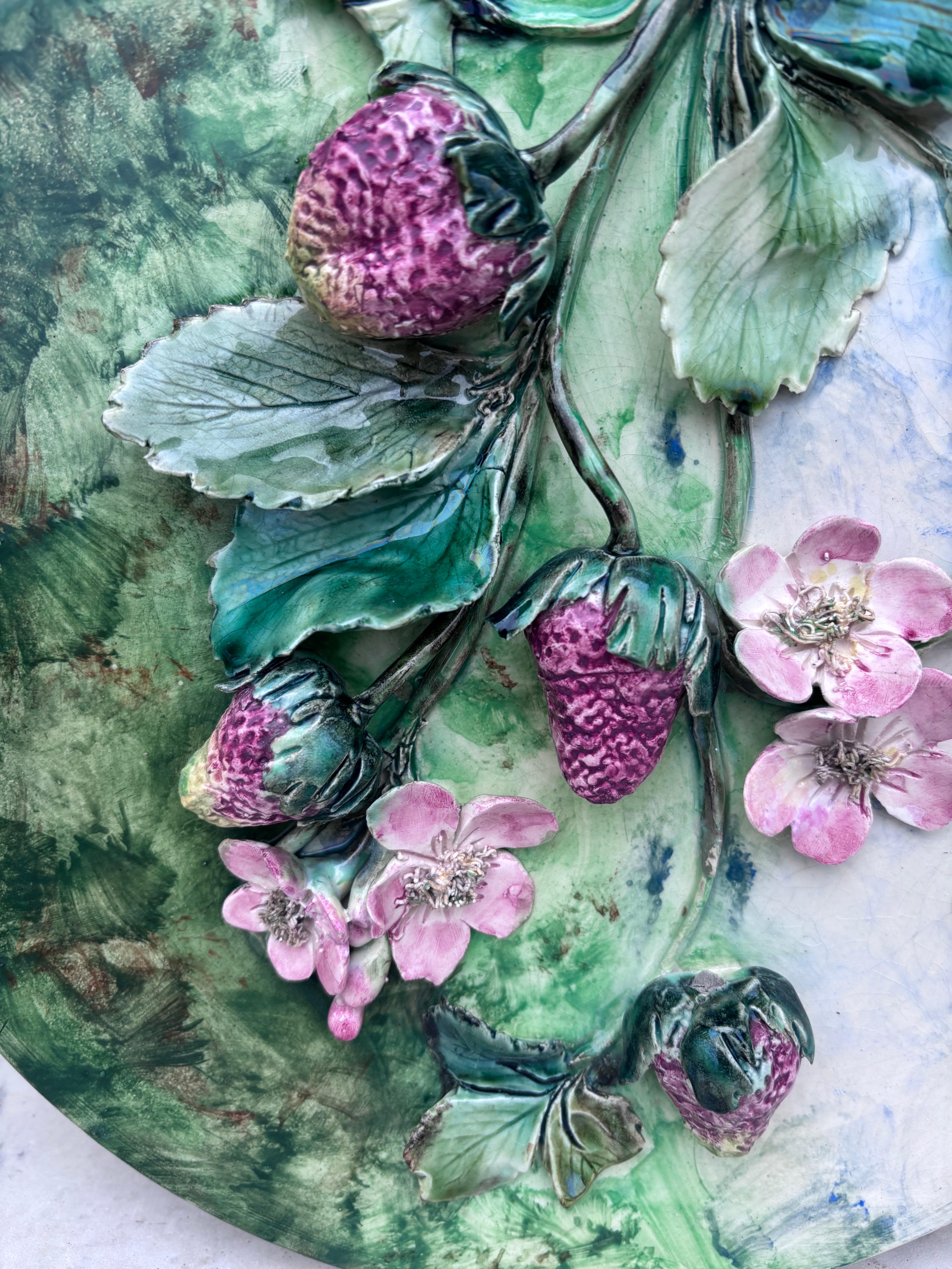 Country Rare 19th Century Majolica Strawberries Wall Platter Longchamp For Sale