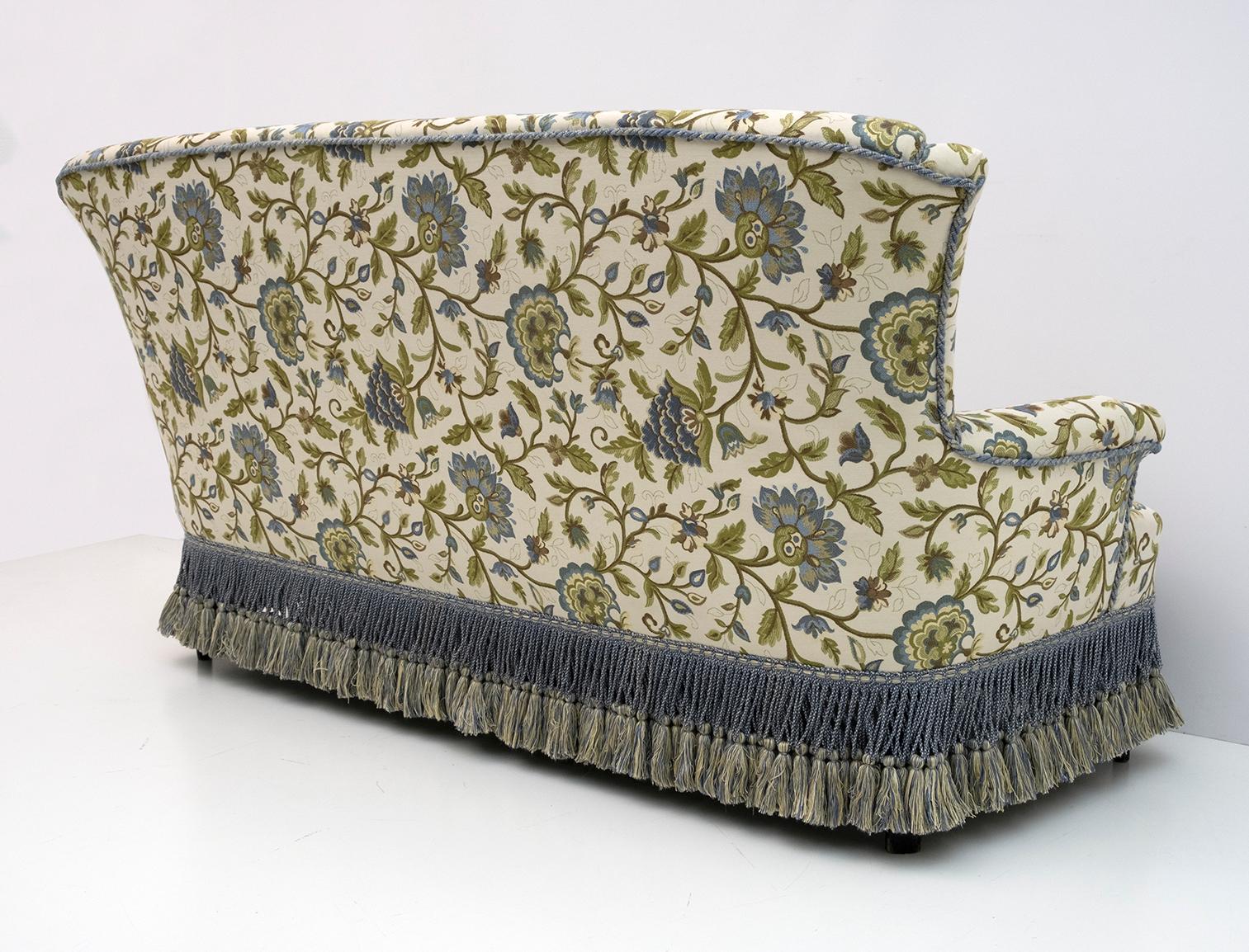 Rare canapé et deux fauteuils en brocart Napoléon III du 19ème siècle en vente 4