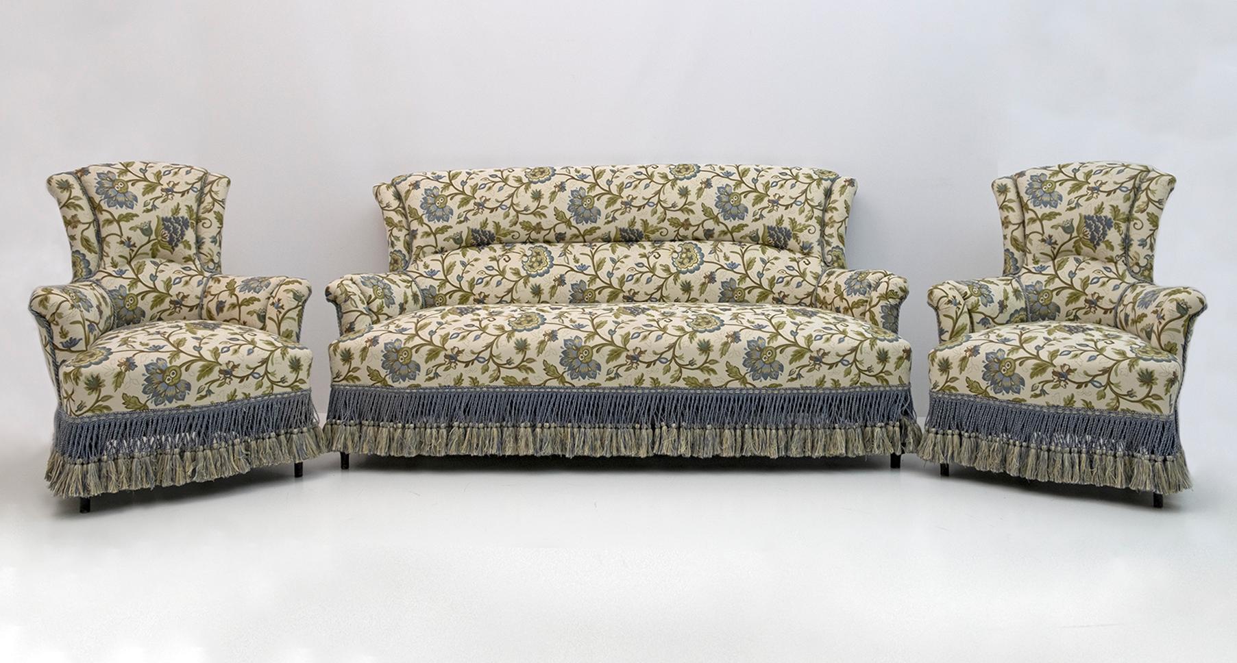 French sofa and two armchairs from the 19th century, Napoleon III period. The whole set has been restored and the upholstery replaced with a beautiful Italian Brocade. France, 1870.
The armchairs measure cm:
W73 x D72 x H89 x S42
