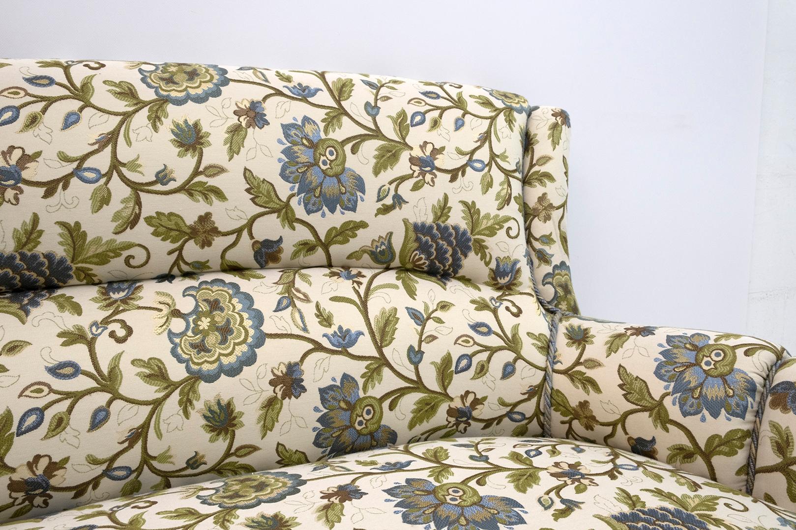 Rare 19th Century Napoleon III Brocade Sofa In Good Condition For Sale In Puglia, Puglia