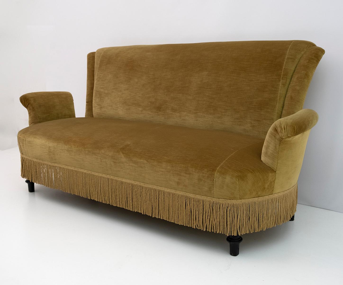 Rare 19th Century Napoleon III Velvet Sofa In Good Condition For Sale In Puglia, Puglia