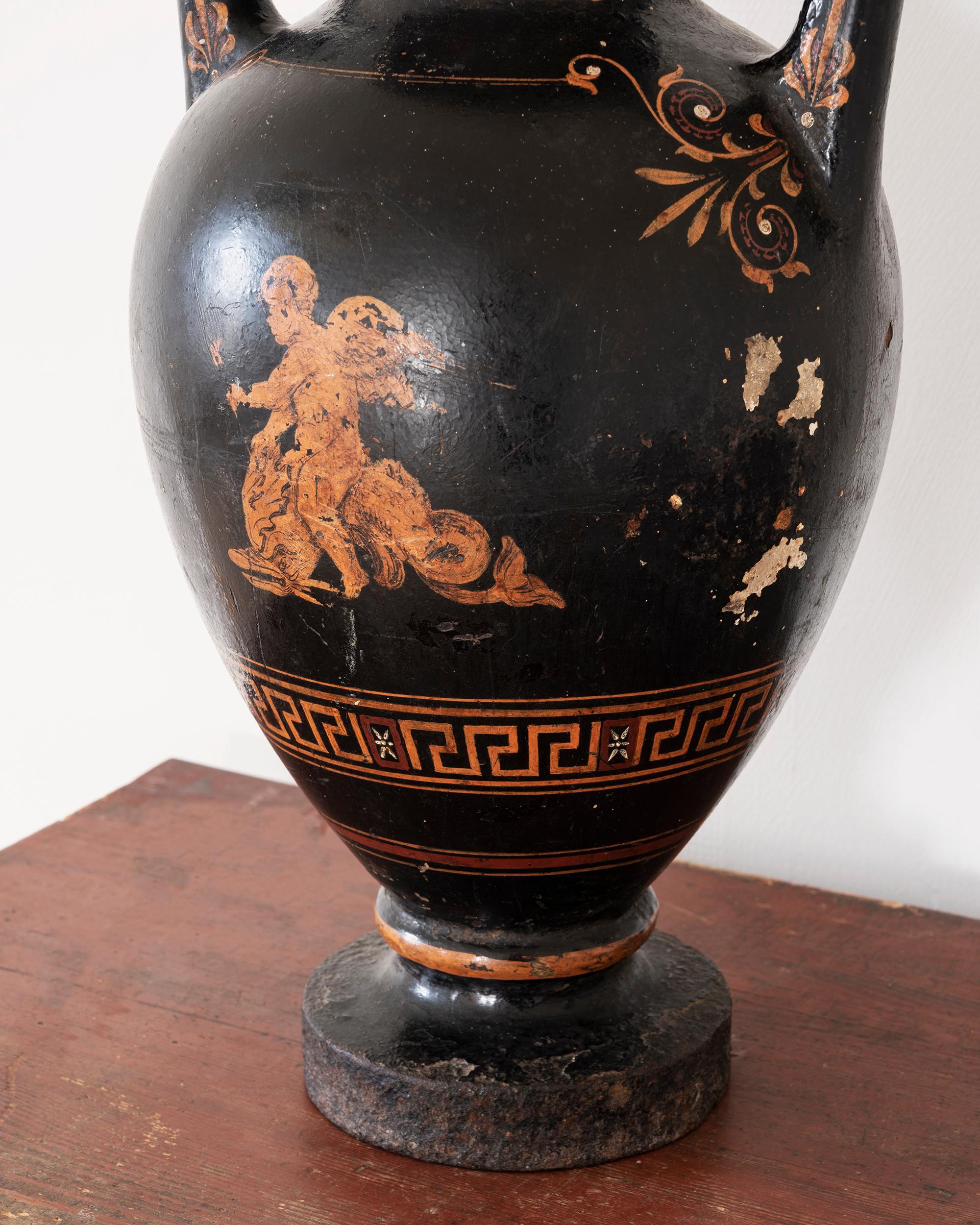 Rara urna in ghisa neoclassica del XIX secolo In condizioni buone in vendita a Bozeman, MT