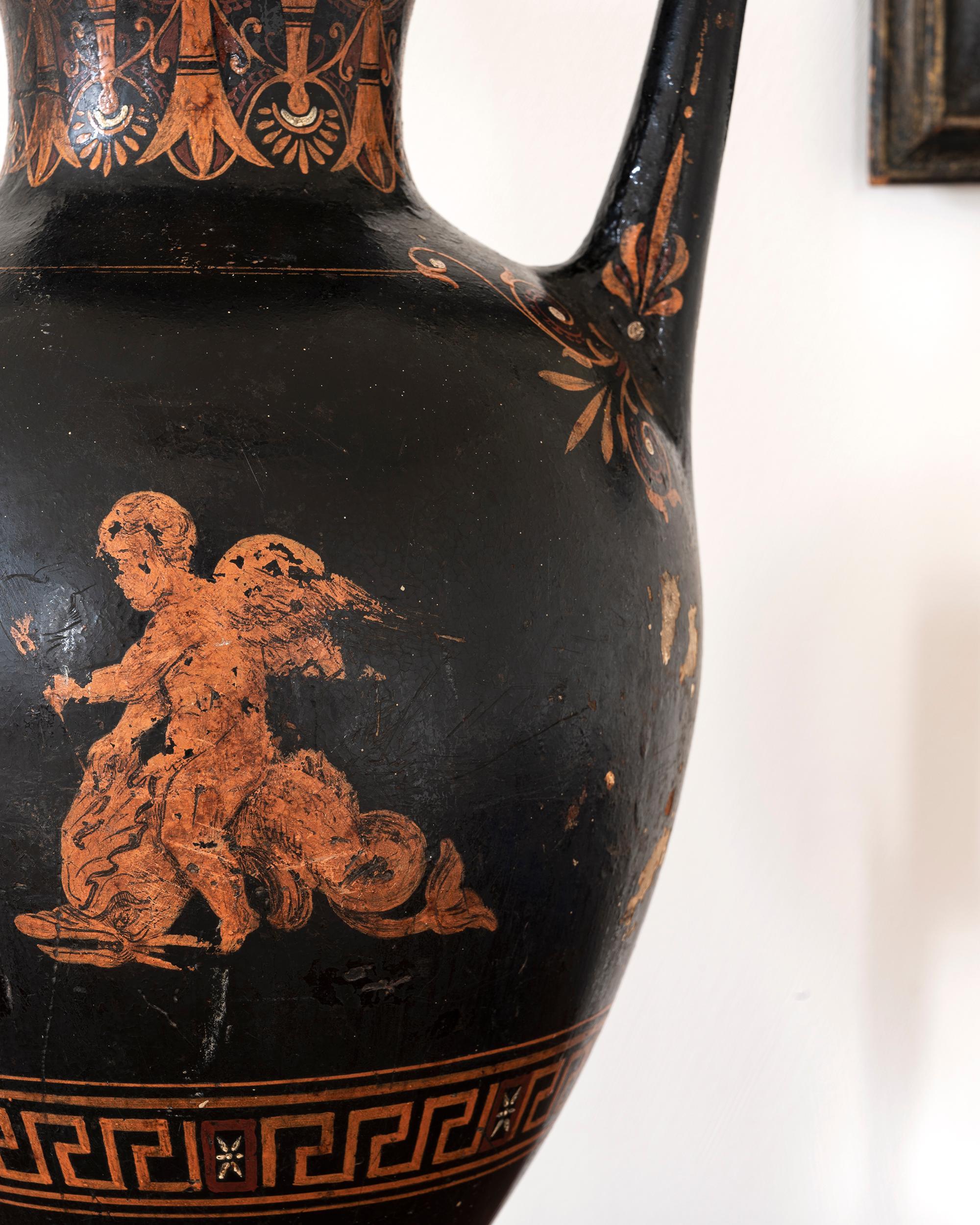 Ferro Rara urna in ghisa neoclassica del XIX secolo in vendita