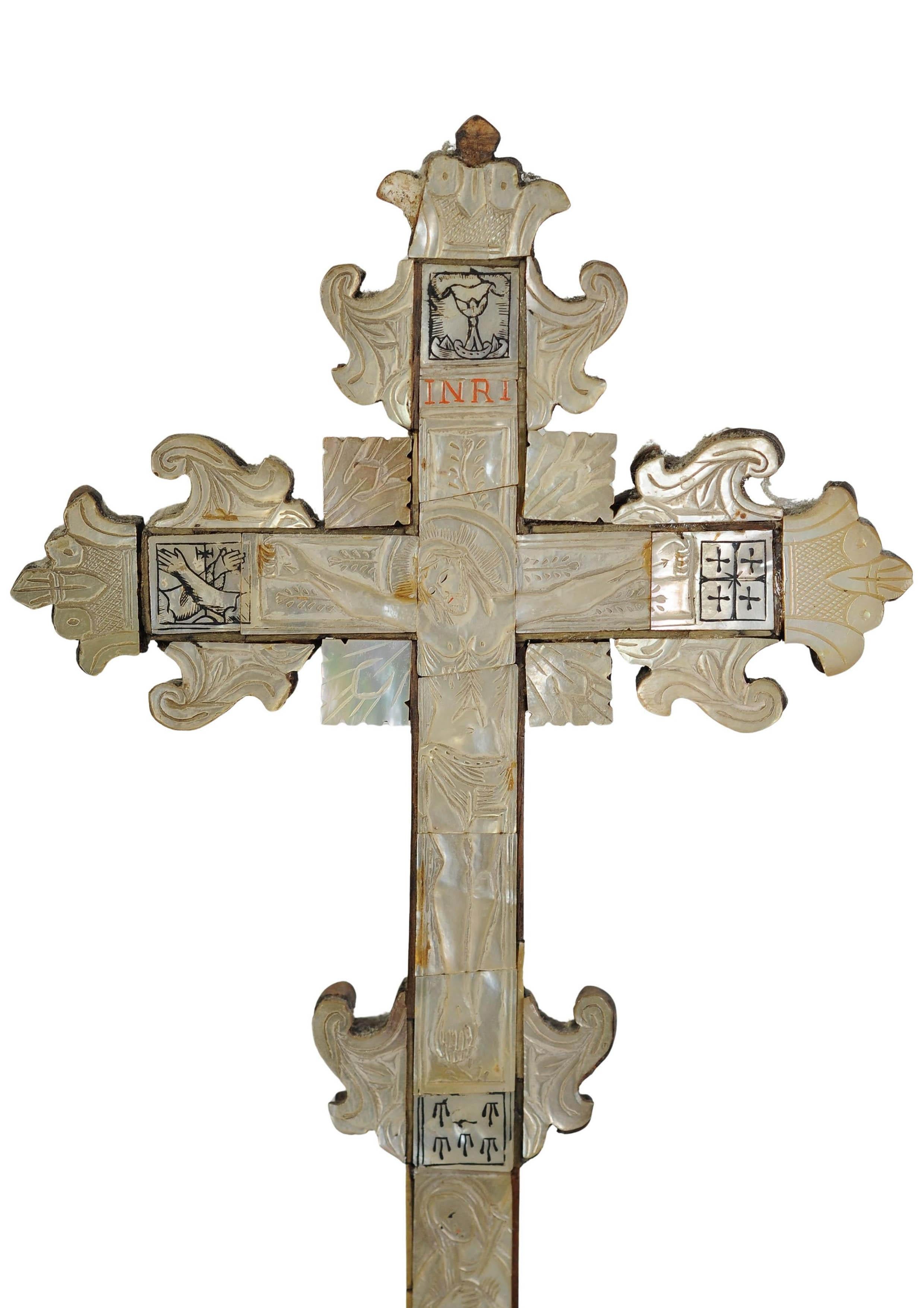 Raro Crucifijo de madera de olivo del siglo XIX Cruz de altar grabada y muy decorativa en Bueno estado para la venta en Reading, Berkshire