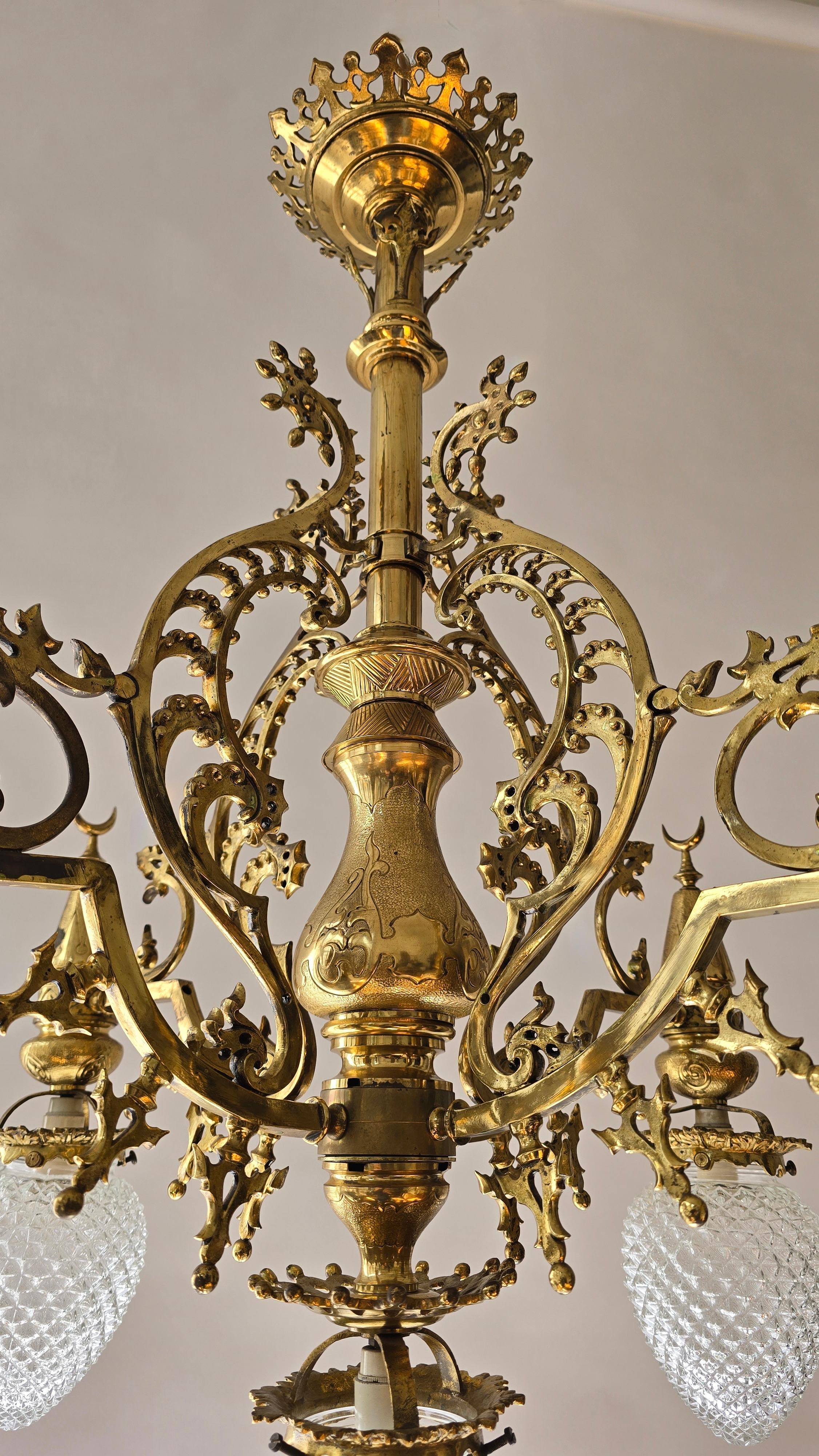 Rare 19th-Century Ottoman-Style Gas Chandelier in Brass and Cut Crystal Glass For Sale 4