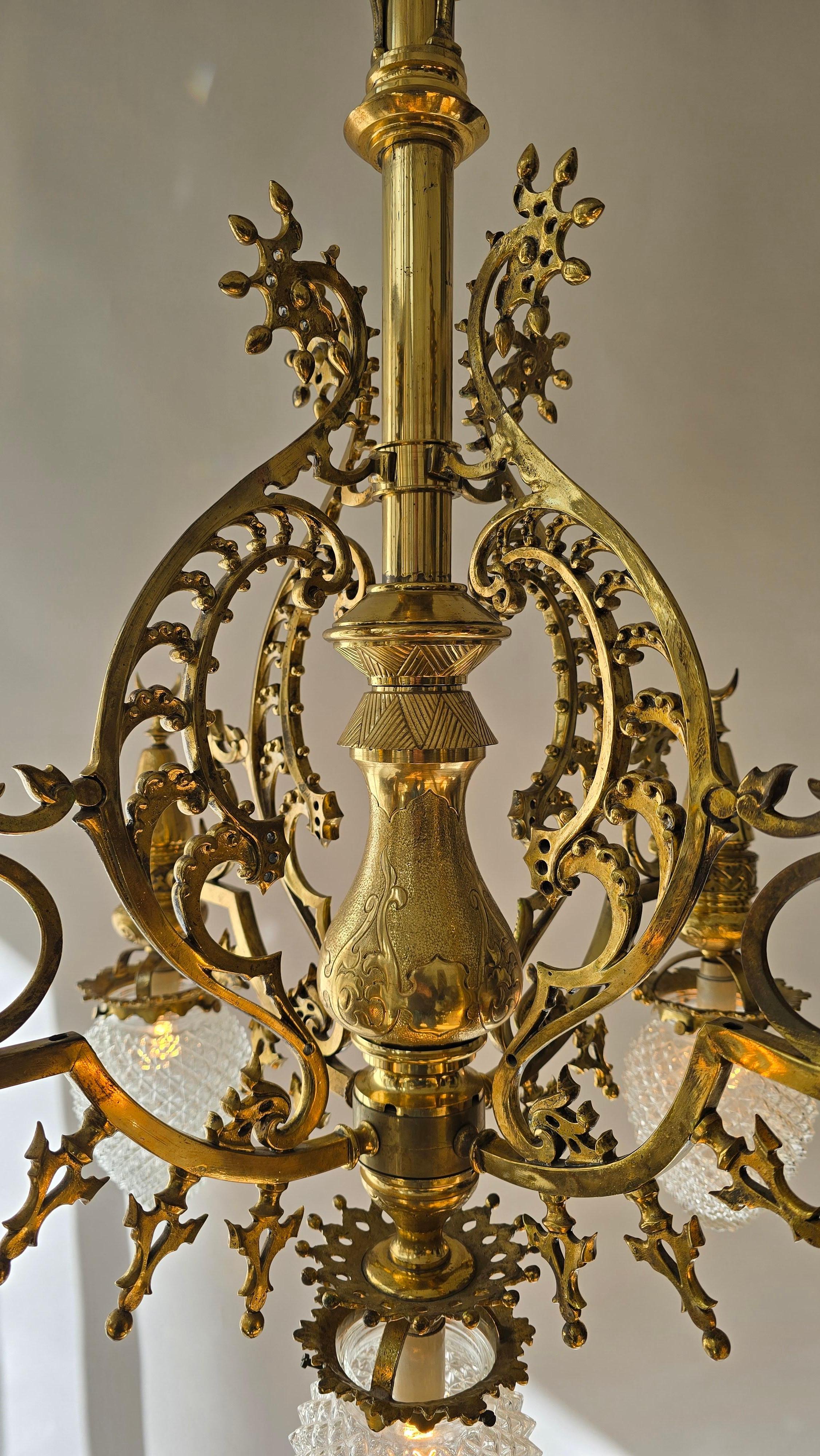 Rare 19th-Century Ottoman-Style Gas Chandelier in Brass and Cut Crystal Glass For Sale 5