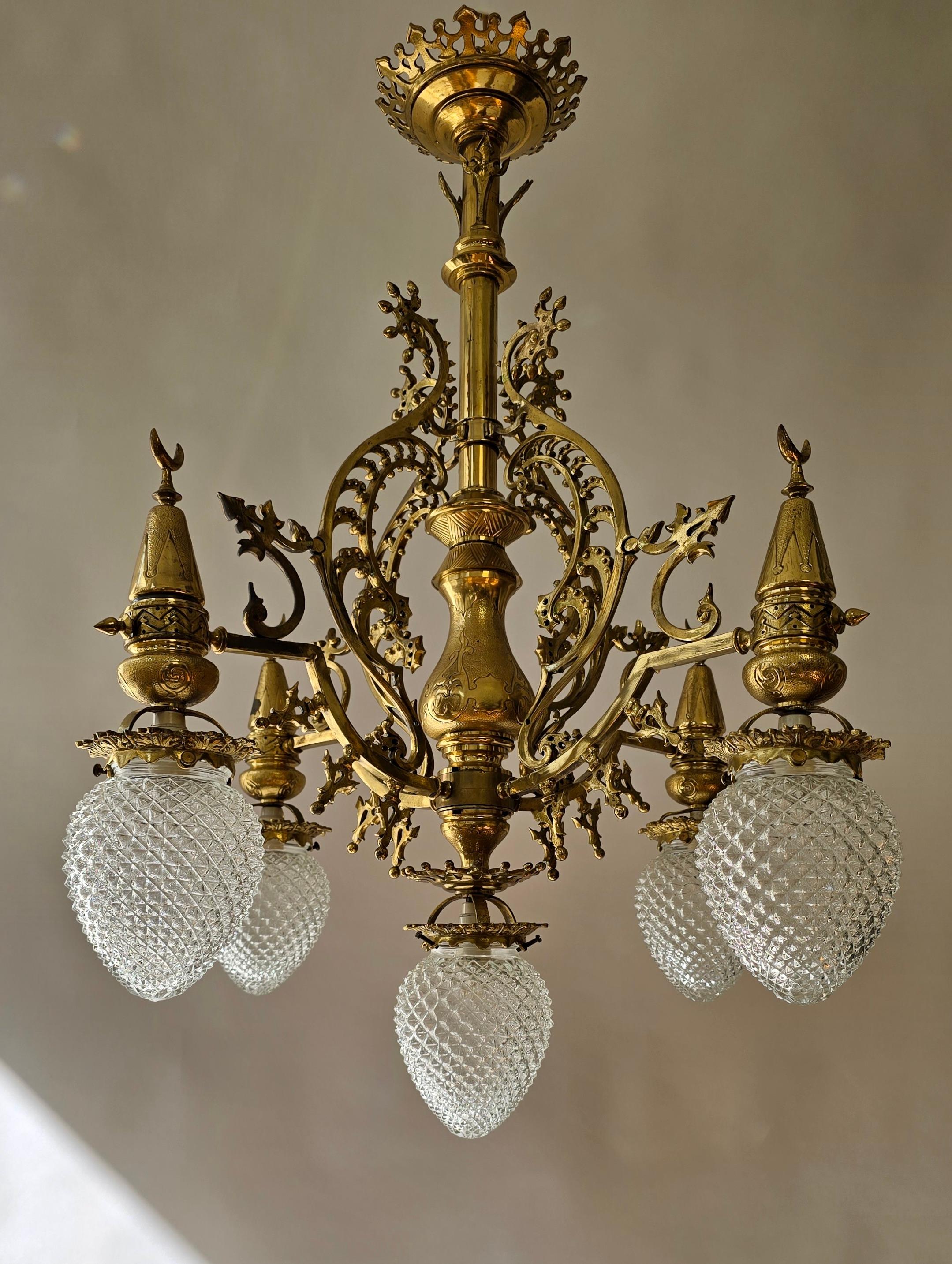 French Rare 19th-Century Ottoman-Style Gas Chandelier in Brass and Cut Crystal Glass For Sale