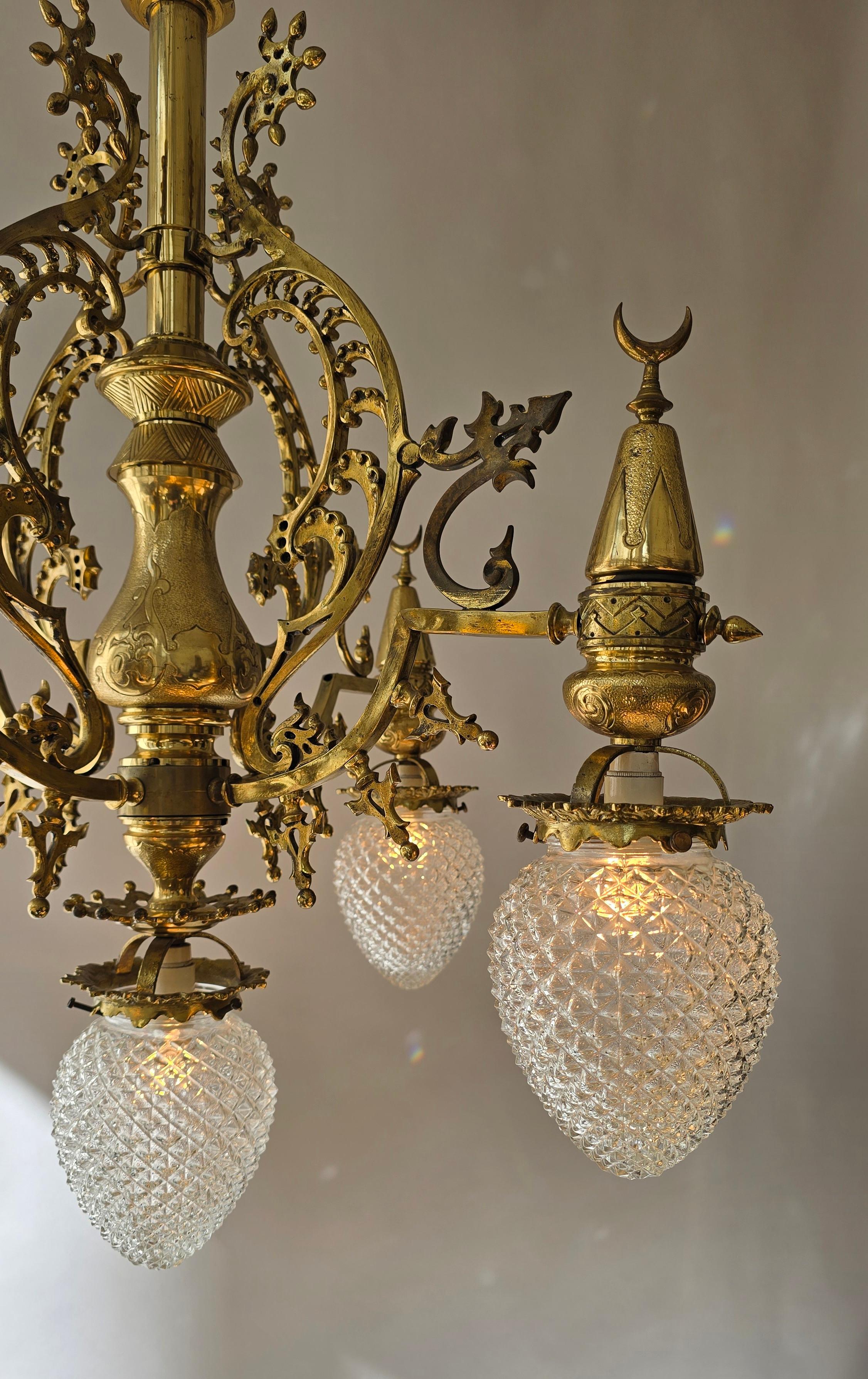 Rare 19th-Century Ottoman-Style Gas Chandelier in Brass and Cut Crystal Glass For Sale 3