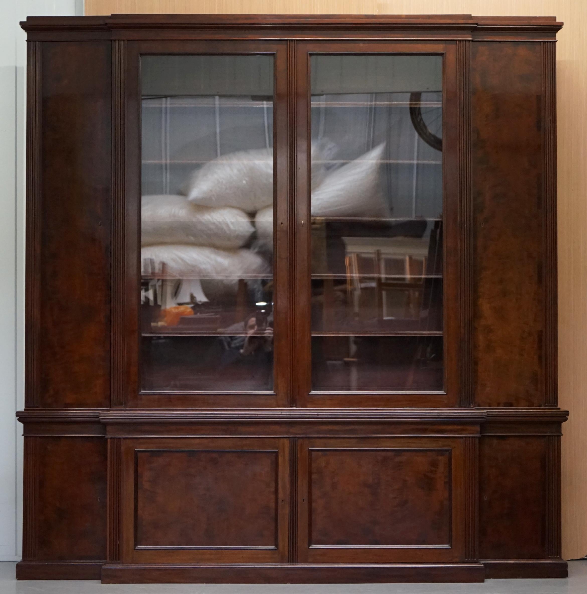 We are delighted to offer for sale this stunning and very rare Victorian rosewood and mahogany Library breakfront bookcase with Hobbs & Co locks and original keys

This is a very good looking and well made piece, rare to find in rosewood and