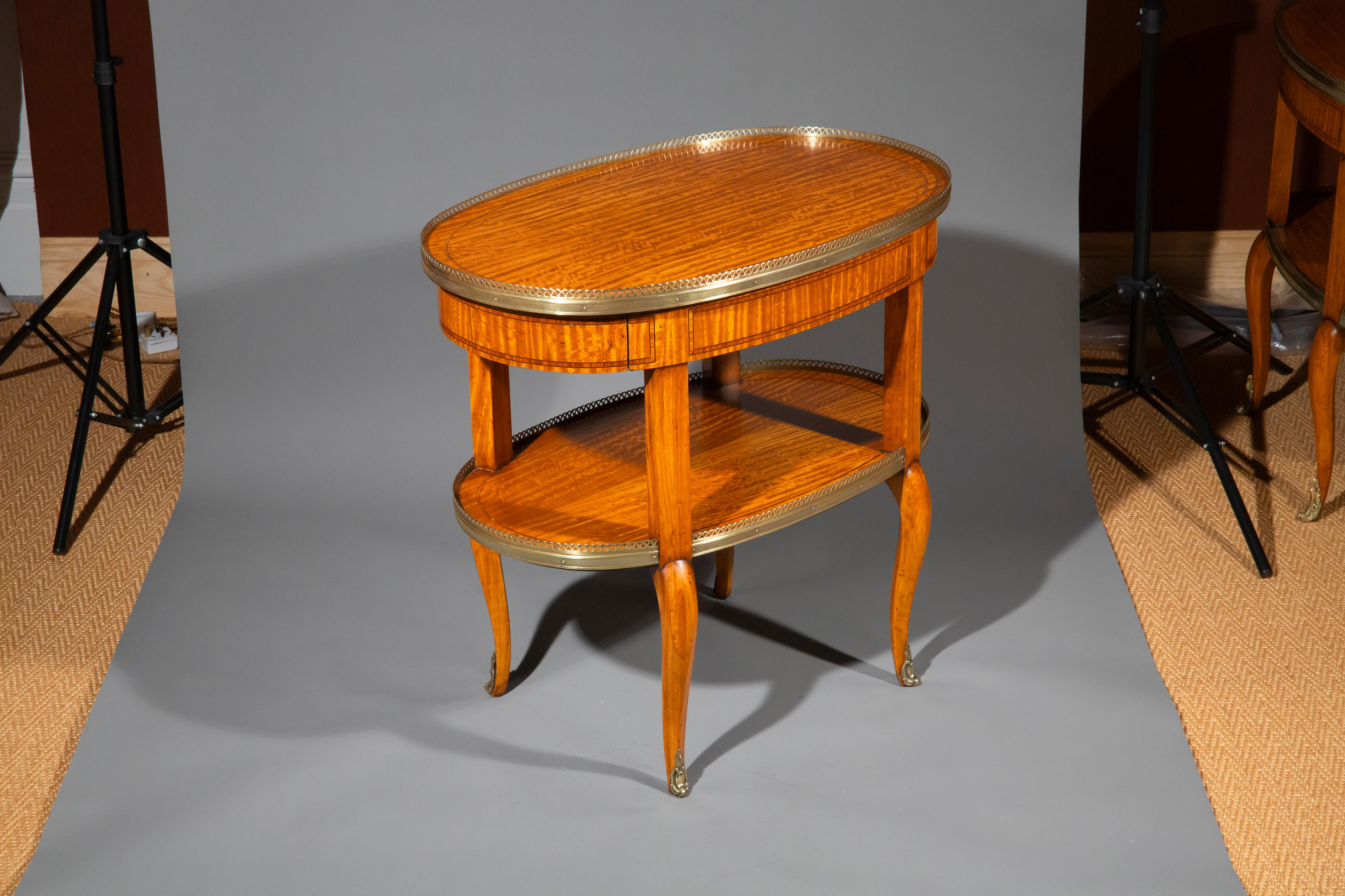Raras mesas auxiliares de madera satinada del siglo XIX, circa 1880 en venta 9