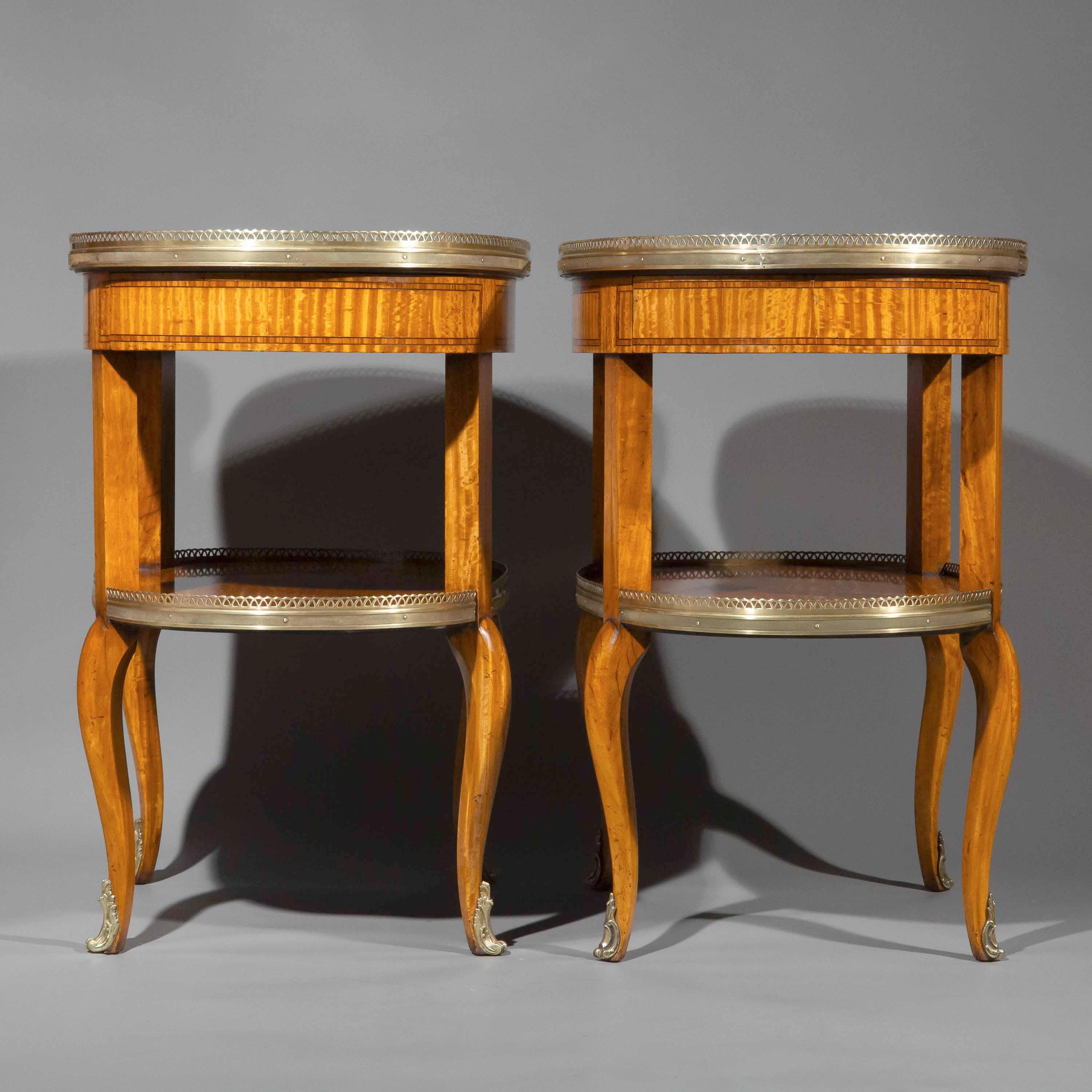 Raras mesas auxiliares de madera satinada del siglo XIX, circa 1880 en venta 2