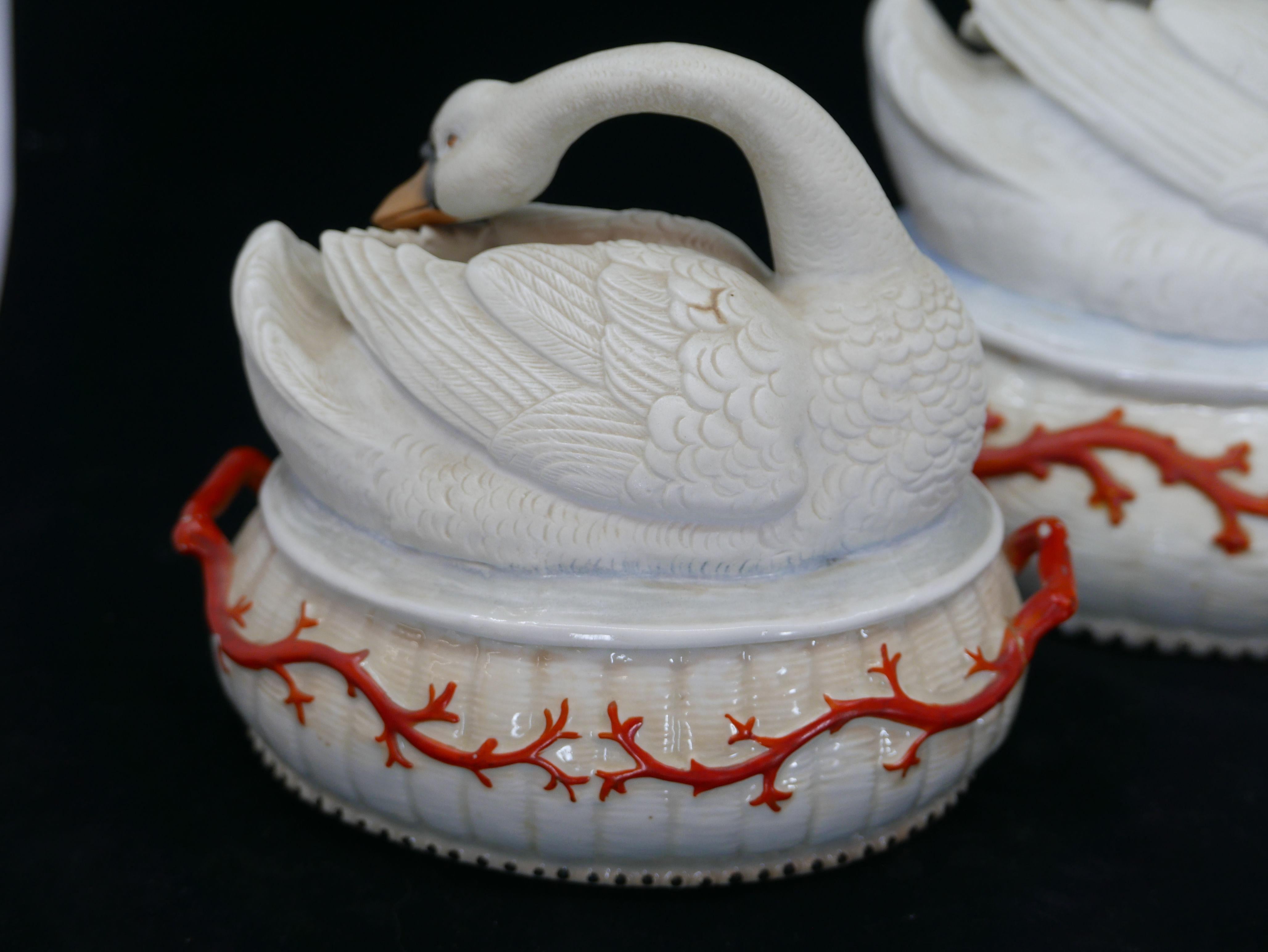 Anglais Rare ensemble de soupières en forme de Swan du Staffordshire, datant du 19e siècle en vente