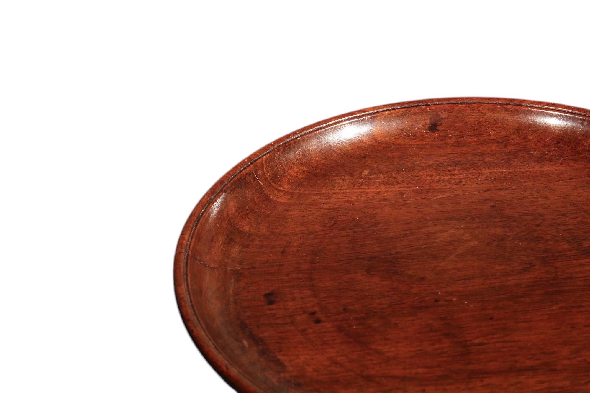 Legno Raro piccolo vassoio circolare del XIX secolo in vendita
