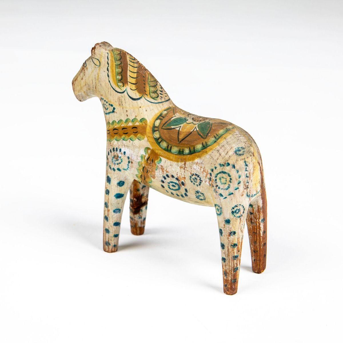 Legno Raro cavallo Dala svedese del XIX secolo in vernice policroma originale in vendita