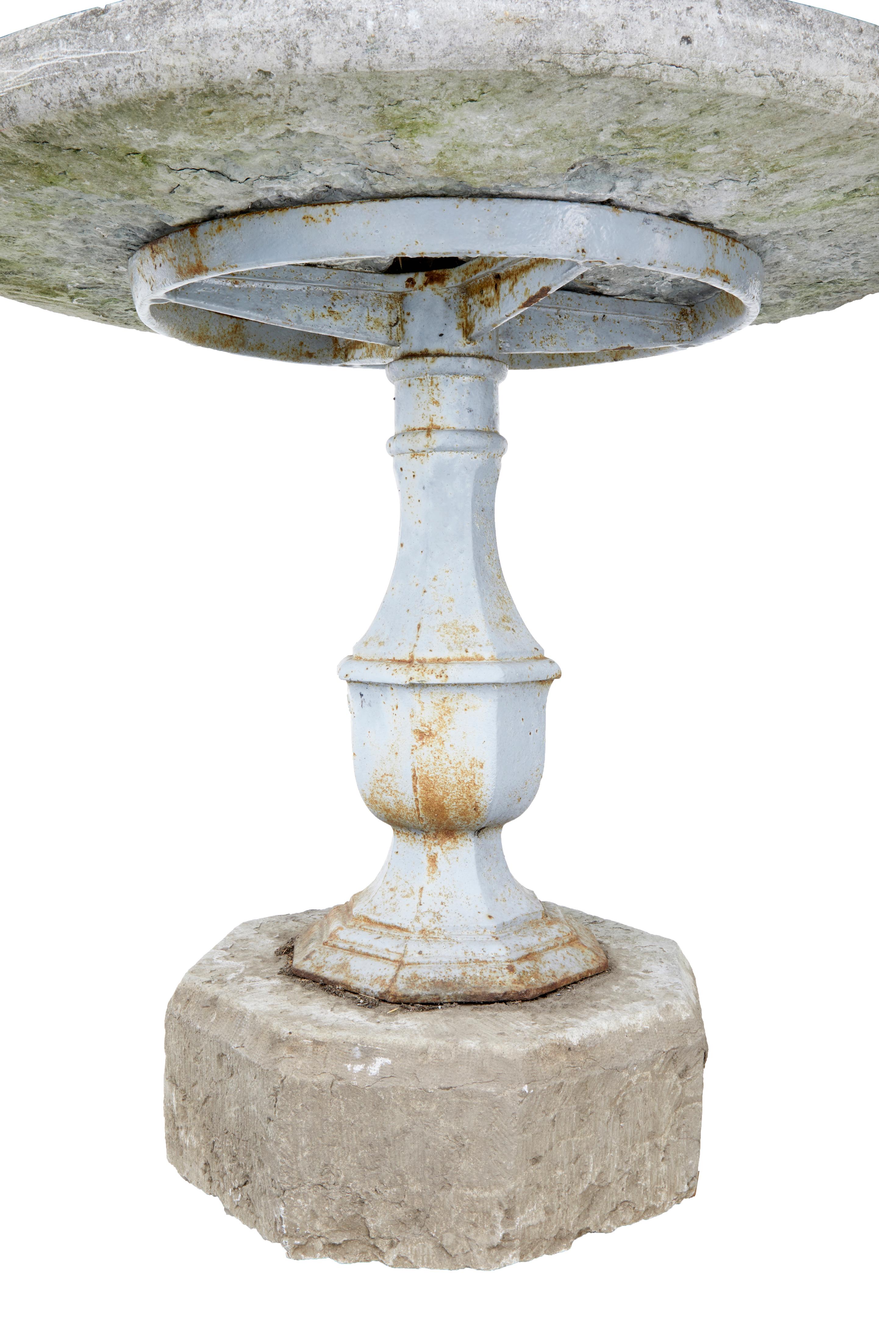 Seltener schwedischer Gartentisch aus Stein und Eisen aus dem 19. Jahrhundert (Handgefertigt) im Angebot