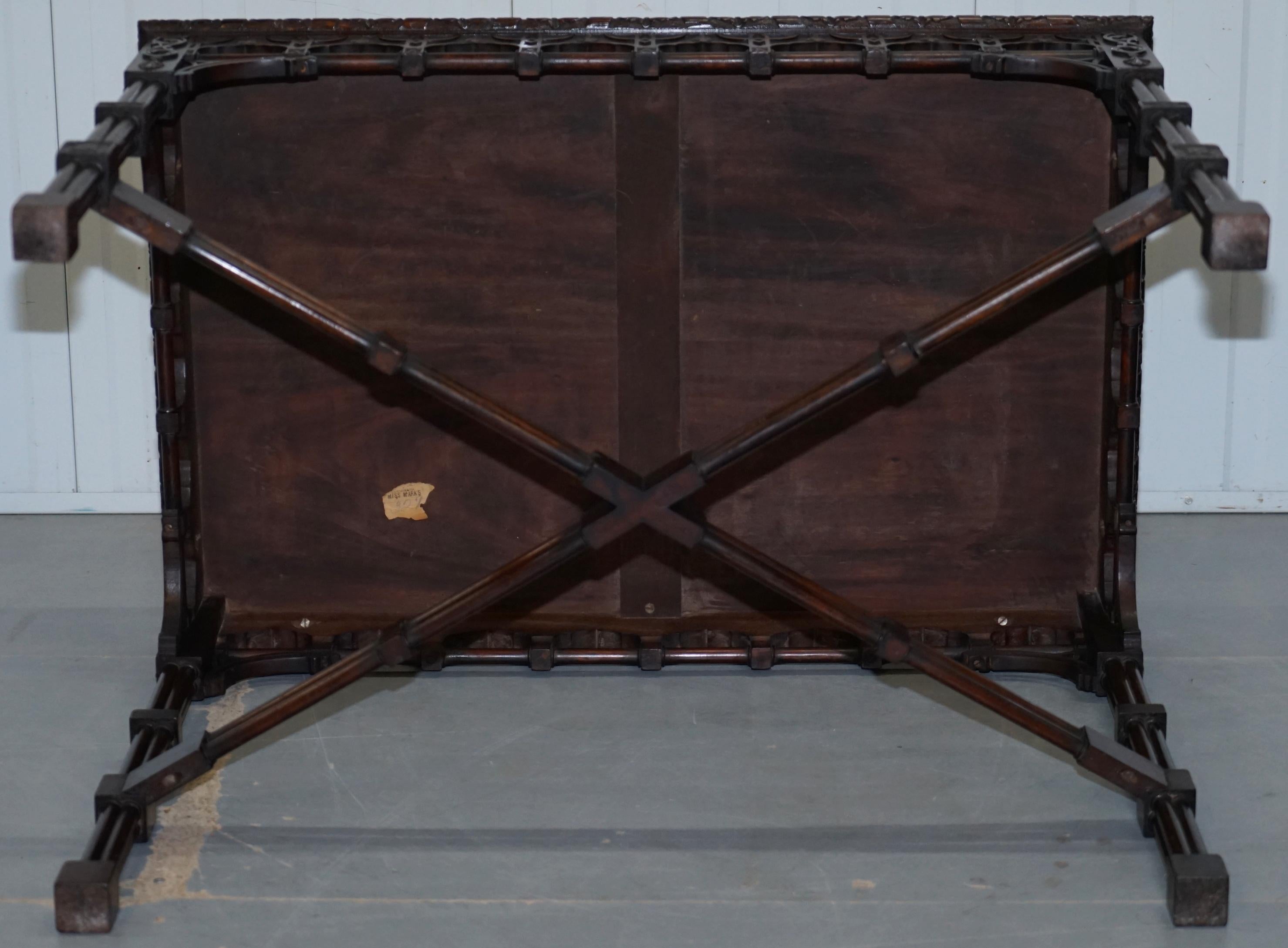 Rare table d'appoint Thomas Chippendale du 19ème siècle à pieds en forme de colonne et pieds en argent en vente 7
