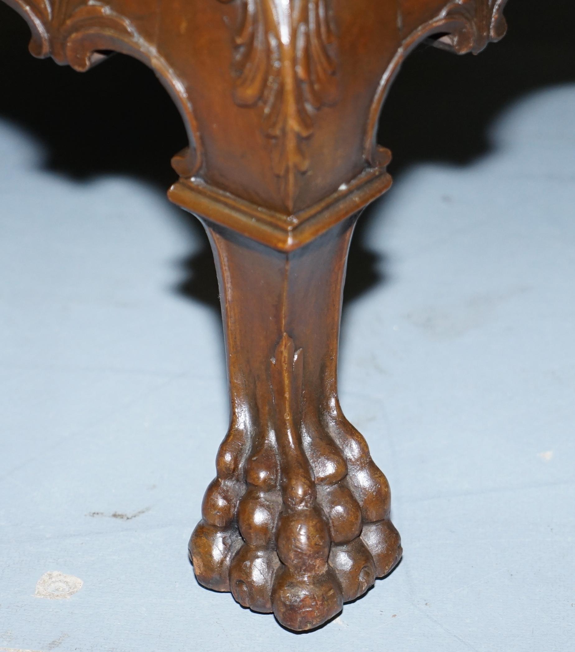 Seltener Thomas Chippendale Sessel mit leichter Ohrensessellehne aus stark geschnitztem Holz, 19. Jahrhundert im Angebot 13