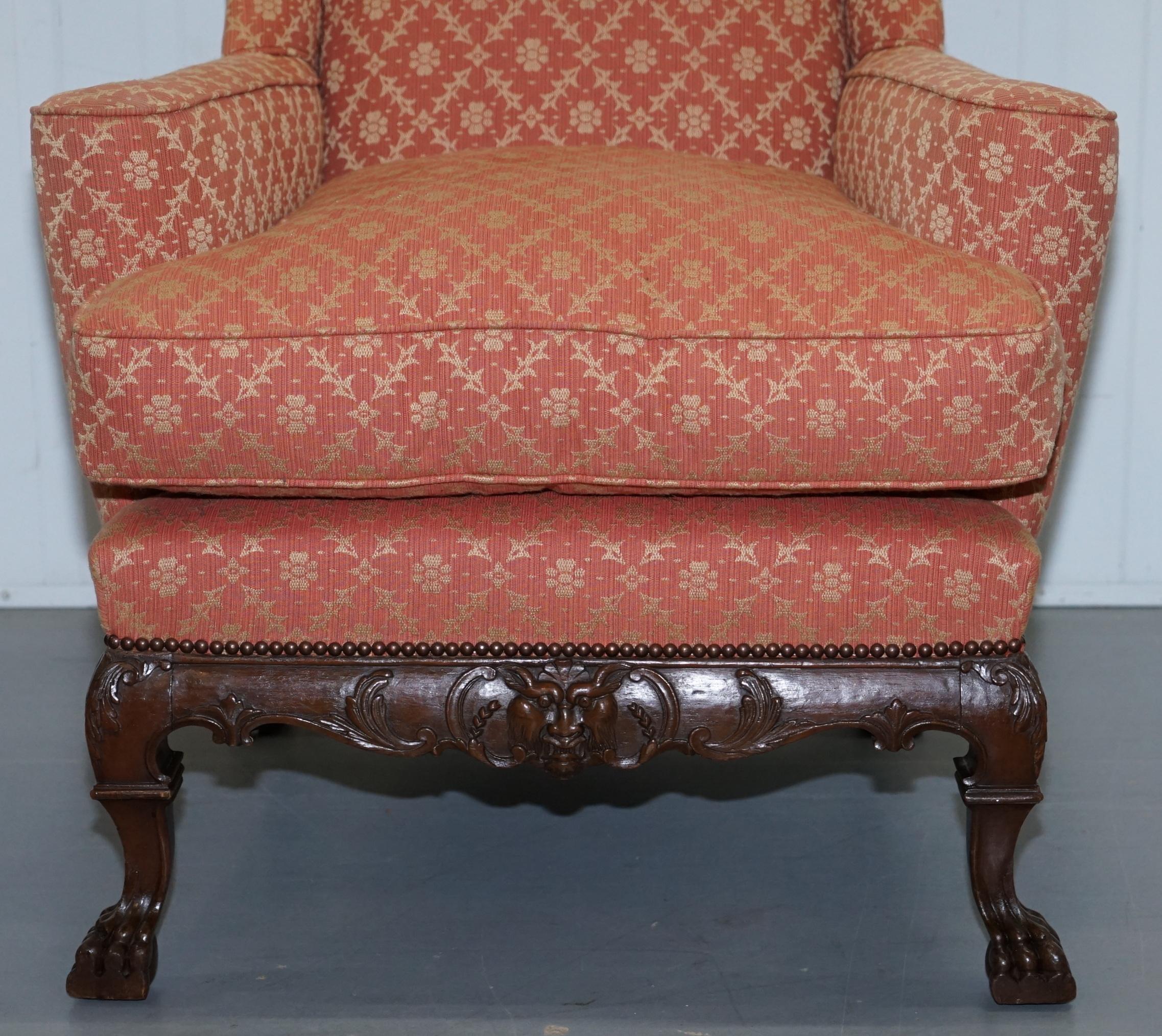 Anglais Rare fauteuil Chippendale du 19ème siècle à dossier droit en bois fortement sculpté de Thomas Chippendale en vente