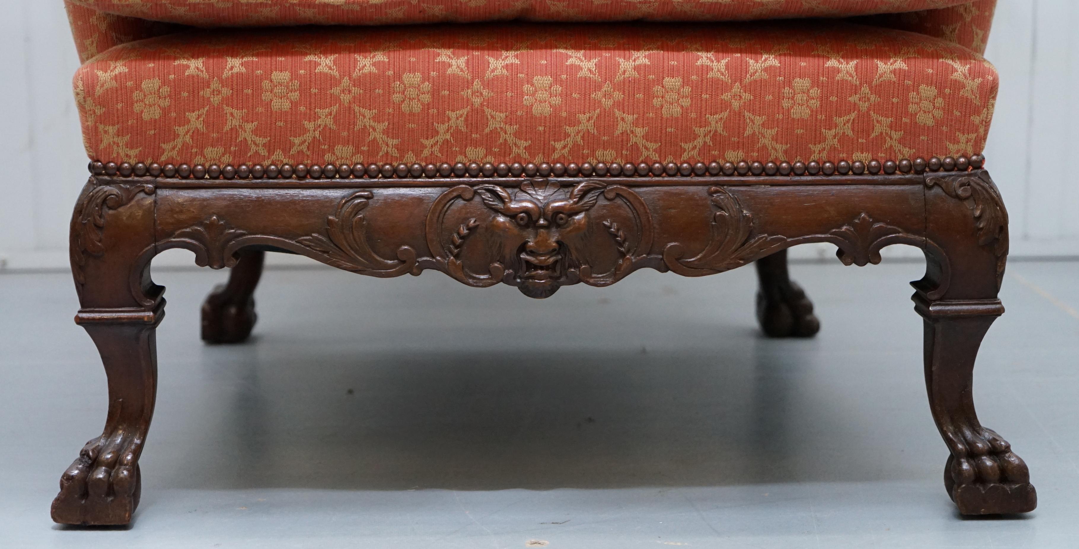 XIXe siècle Rare fauteuil Chippendale du 19ème siècle à dossier droit en bois fortement sculpté de Thomas Chippendale en vente