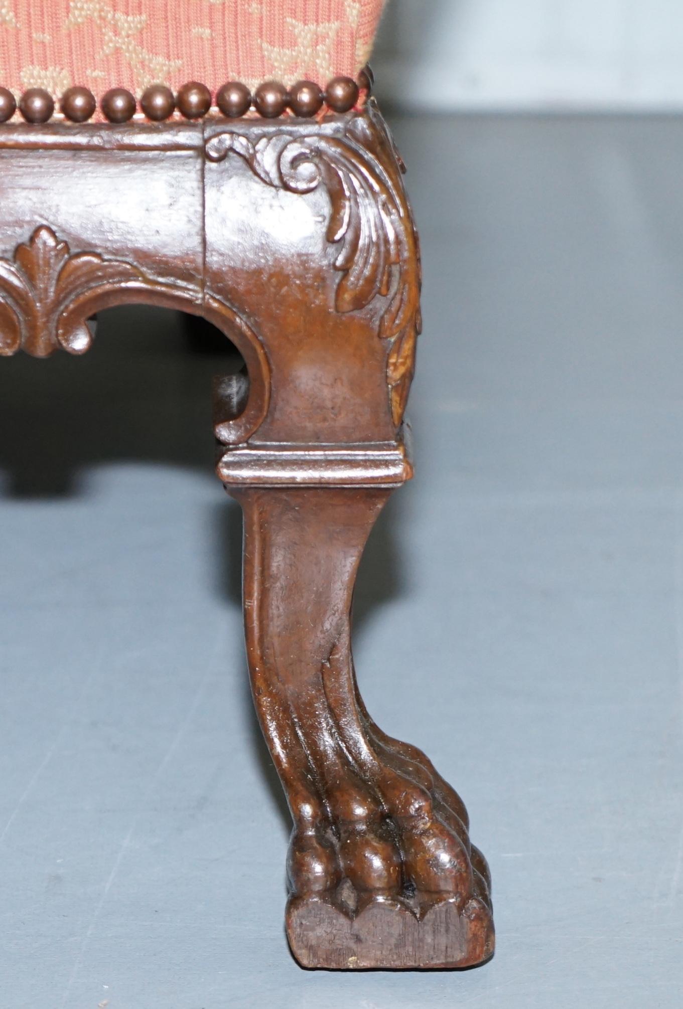 Bois Rare fauteuil Chippendale du 19ème siècle à dossier droit en bois fortement sculpté de Thomas Chippendale en vente