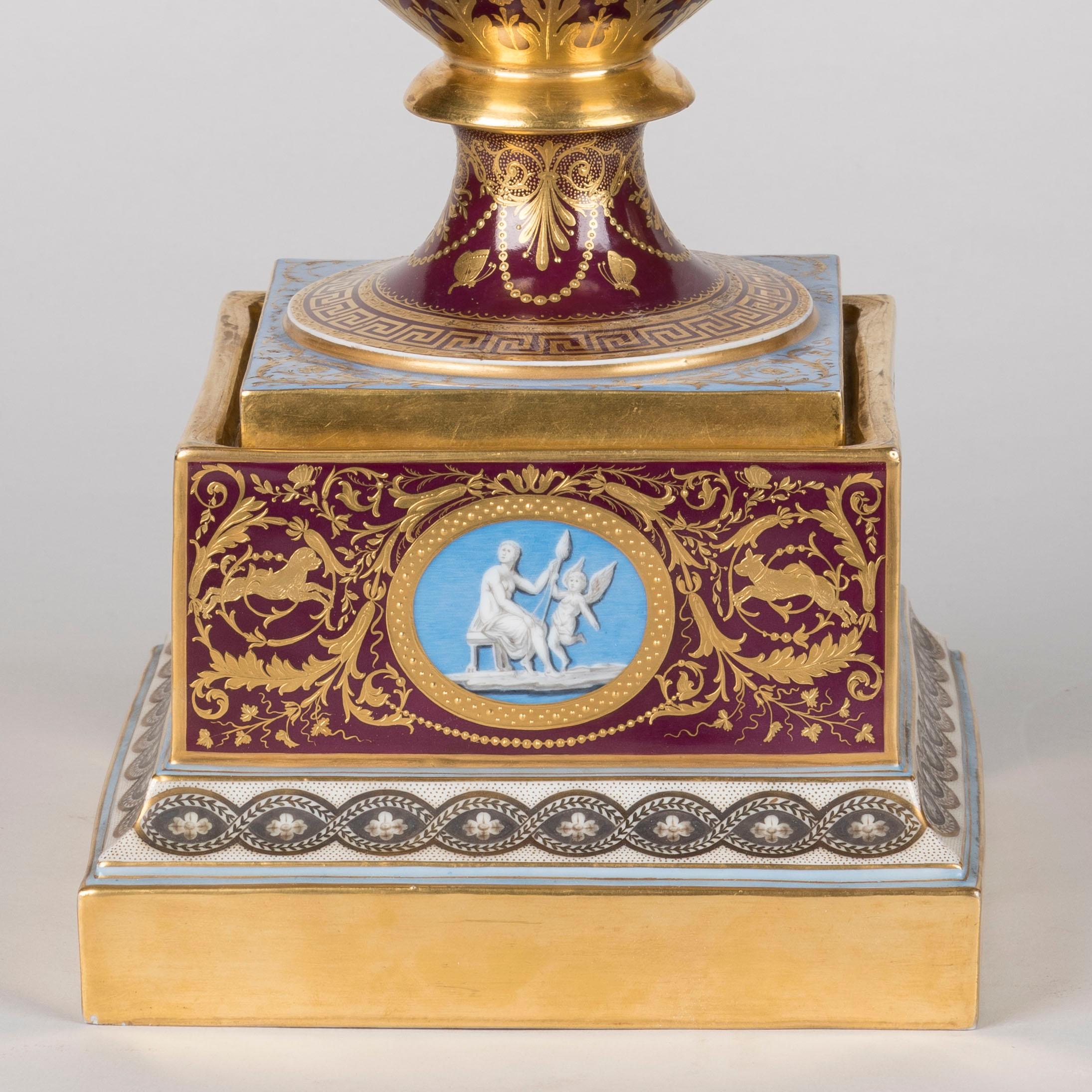 Seltene Wiener Porzellanvasen aus dem 19. Jahrhundert, handbemalte Eiscreme-Pail-Vasen (Handbemalt) im Angebot