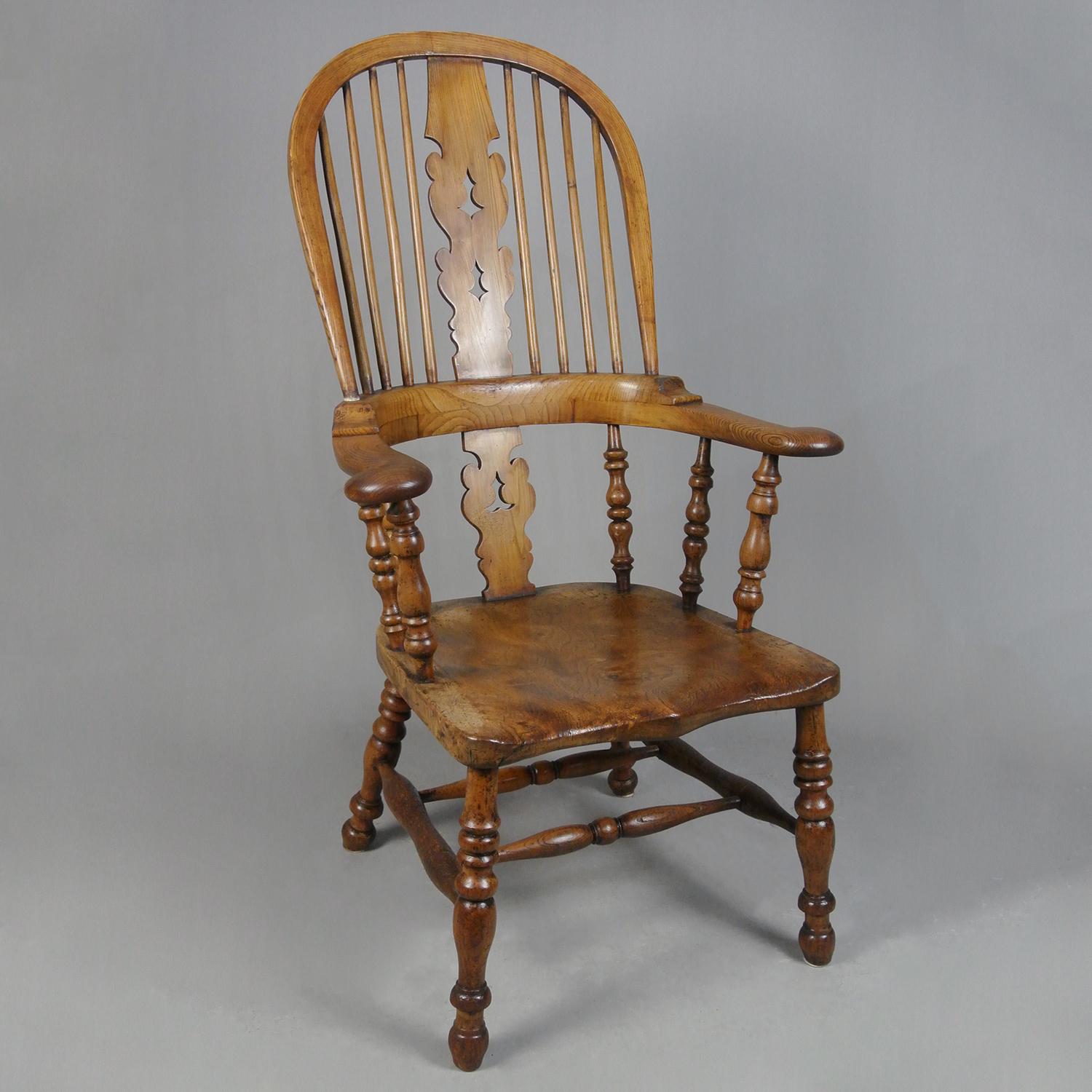 Rare 19th Century Yew, Elm and Ash Windsor Chair c. 1850 In Good Condition For Sale In Heathfield, GB