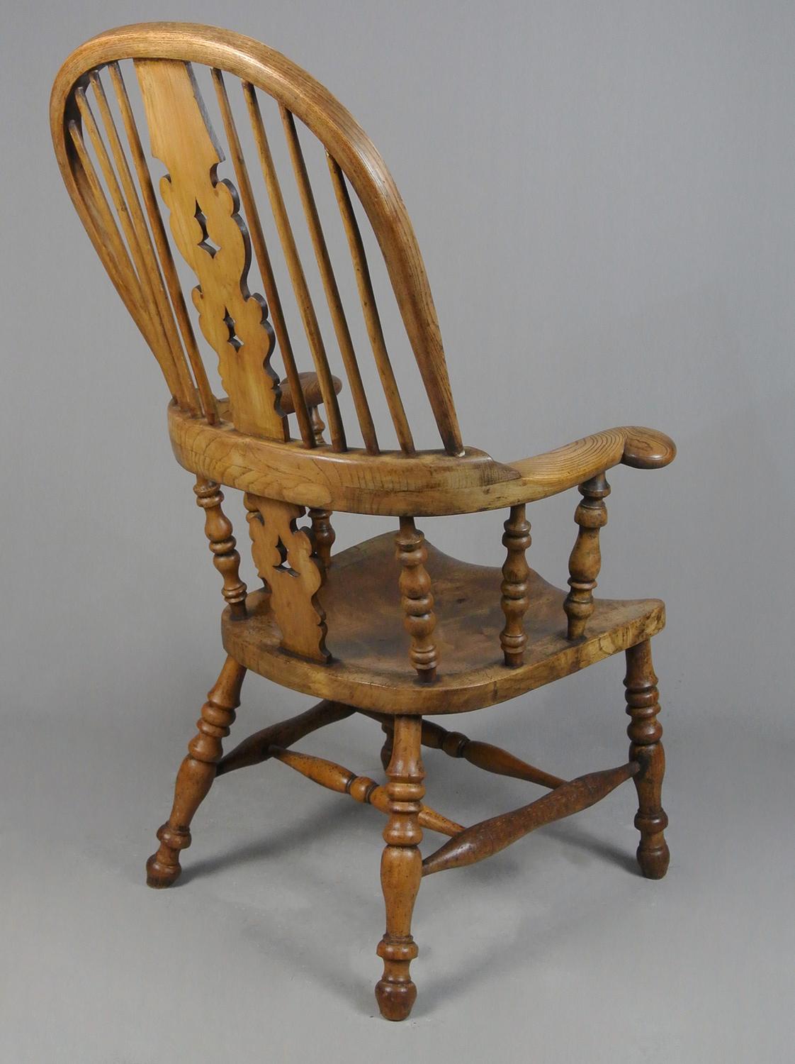 Rare 19th Century Yew, Elm and Ash Windsor Chair c. 1850 For Sale 4