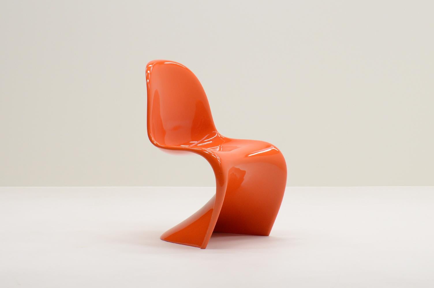 Rare 1st edition Panton chair by Verner Panton for Herman Miller 1968. The design concept for a stackable chair in one molded piece started in the 50’s. With the help of Willi Fehlbaum the first Panton production chairs came on the market in 1968.