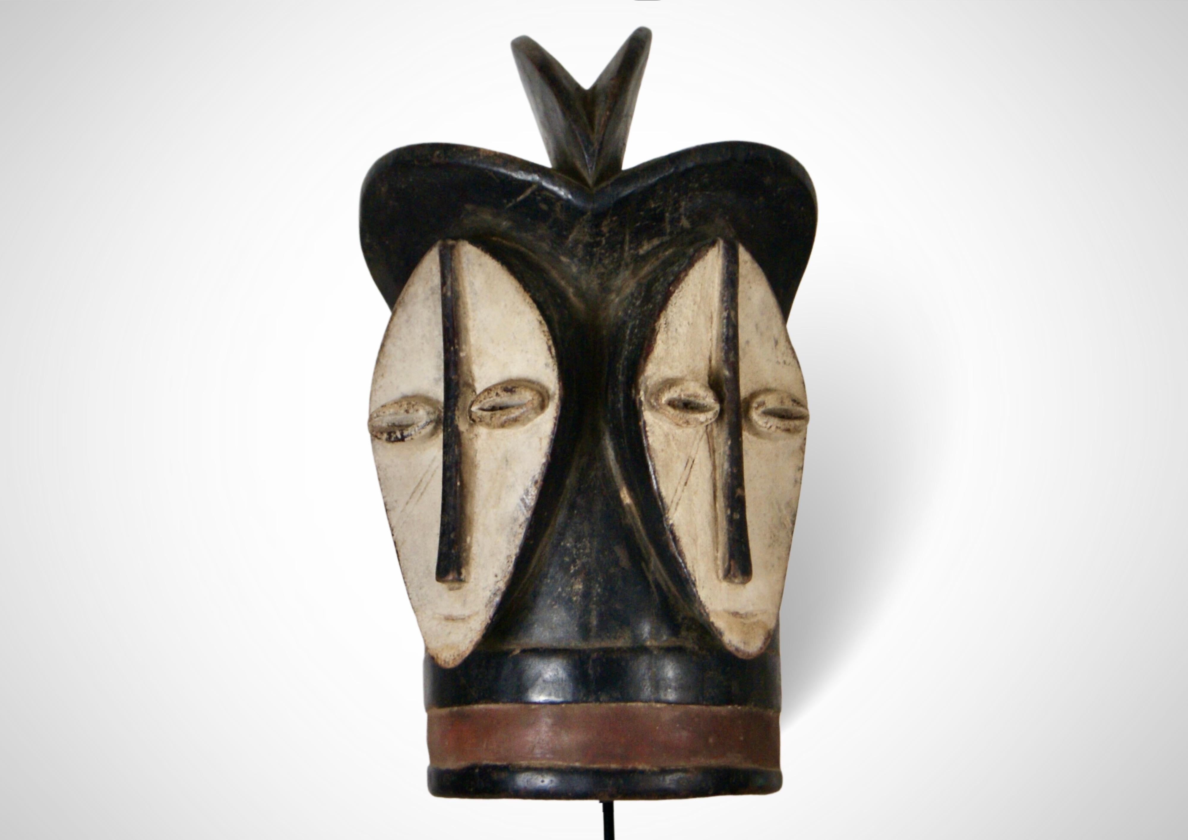 Seltene 2 facettierte Twin Lega-Maske DRC in großer Größe (Stammeskunst) im Angebot