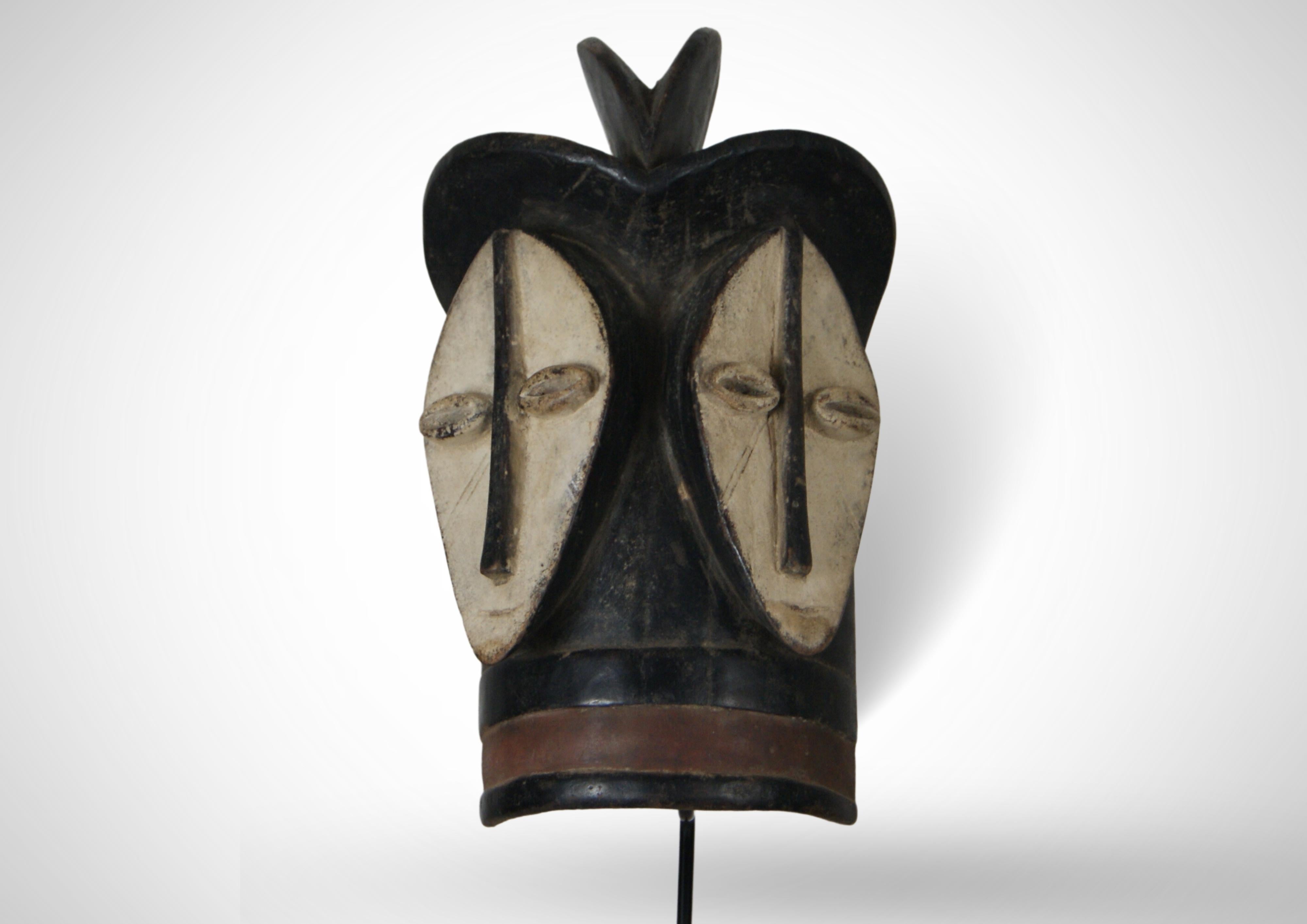 Sculpté à la main Rare 2 Faced Twin Lega Mask DRC Large Sized en vente