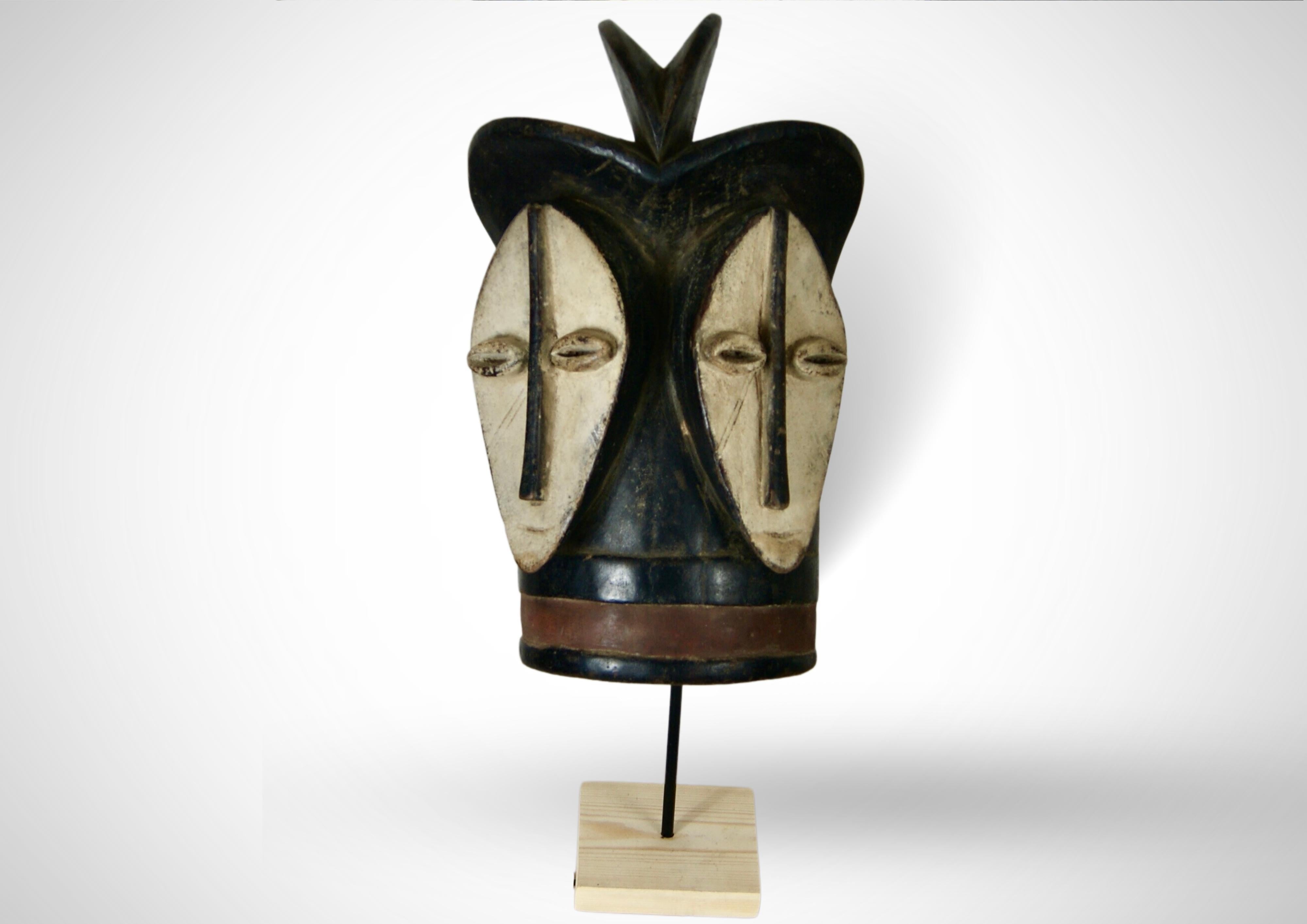 Seltene 2 facettierte Twin Lega-Maske DRC in großer Größe (Holz) im Angebot
