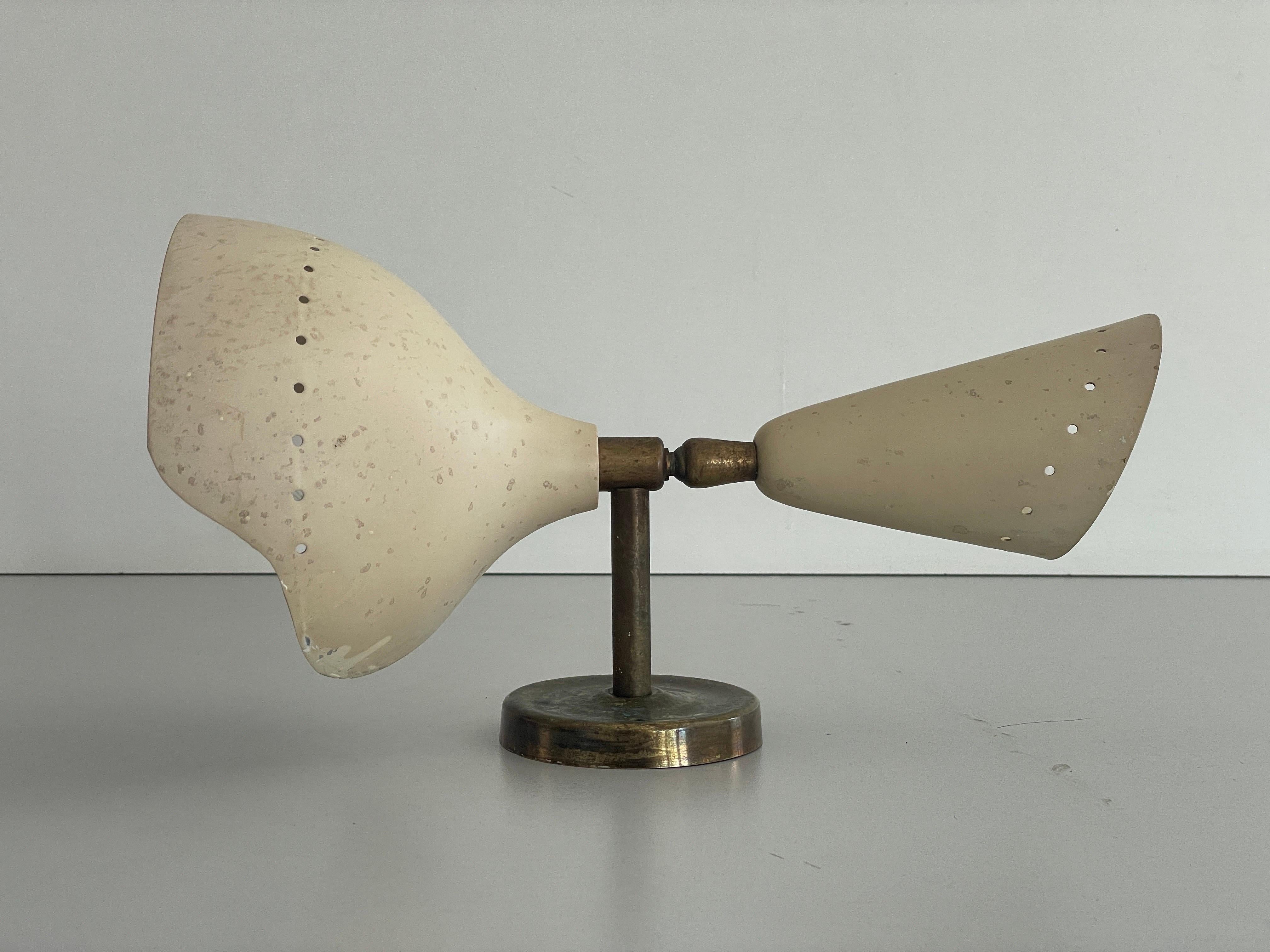 Seltener 2-köpfiger Wandleuchter aus Messing von Lumen, 1950er Jahre, Italien im Angebot 5