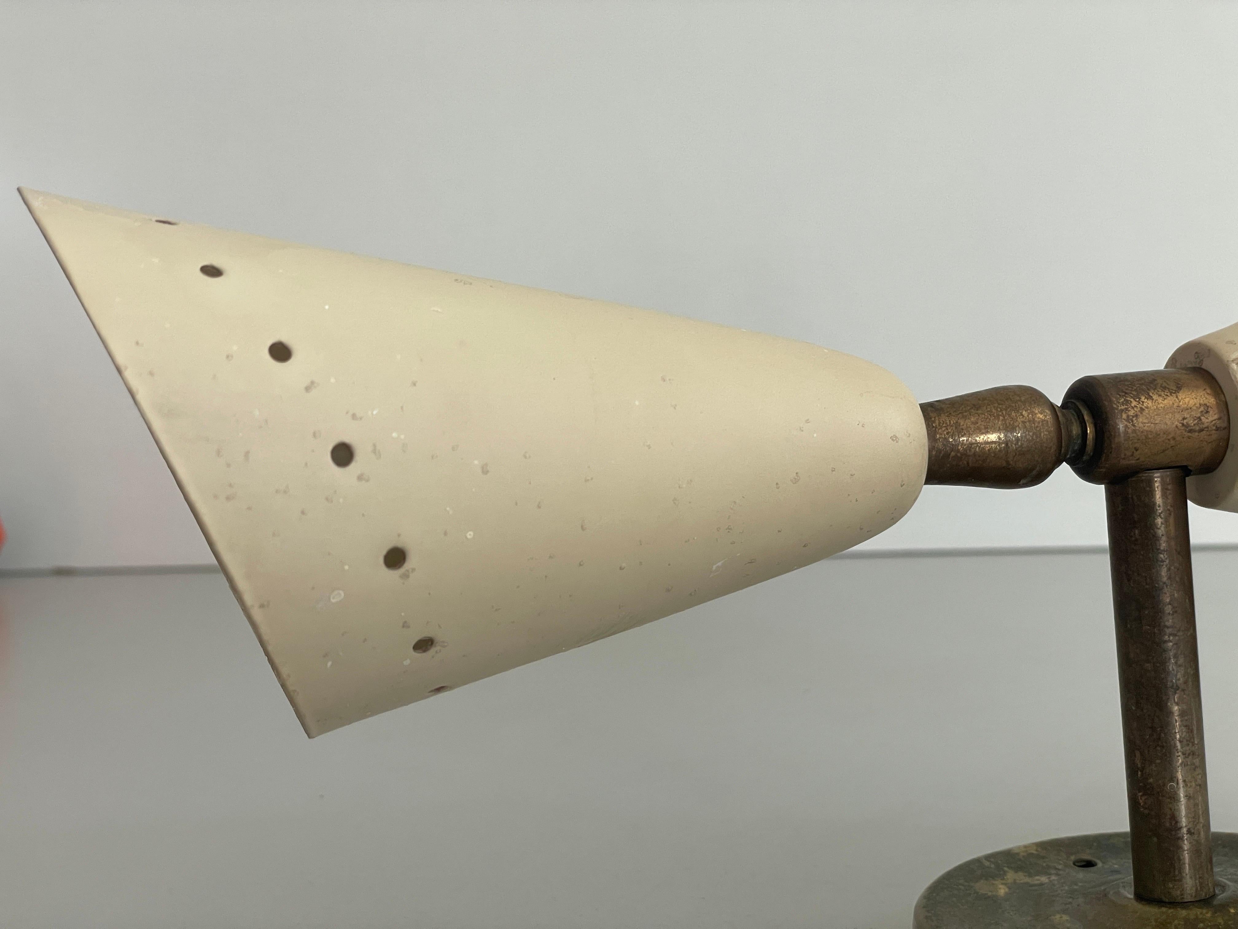 Seltener 2-köpfiger Wandleuchter aus Messing von Lumen, 1950er Jahre, Italien im Angebot 6