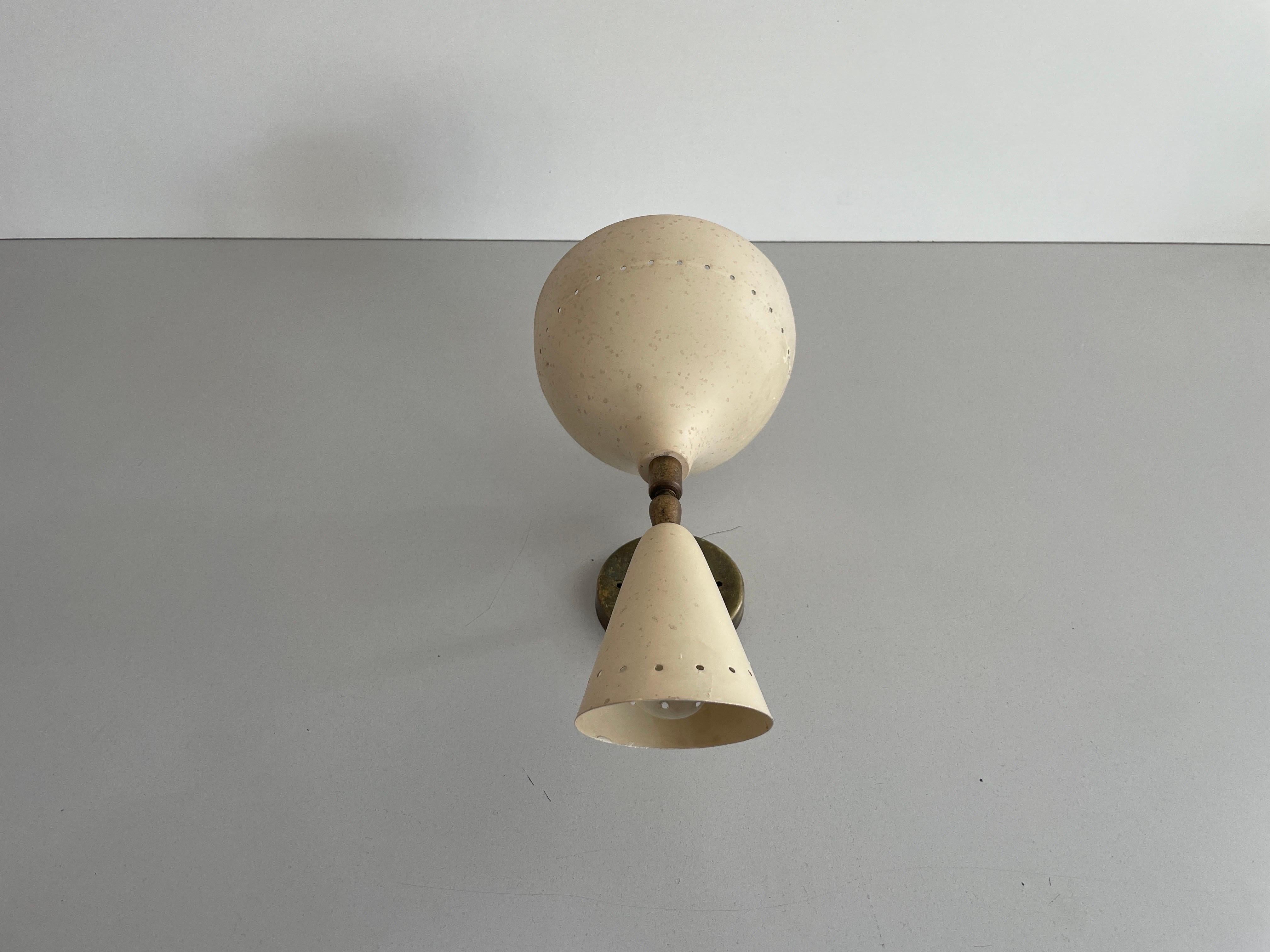 Seltener 2-köpfiger Wandleuchter aus Messing von Lumen, 1950er Jahre, Italien (Italienisch) im Angebot