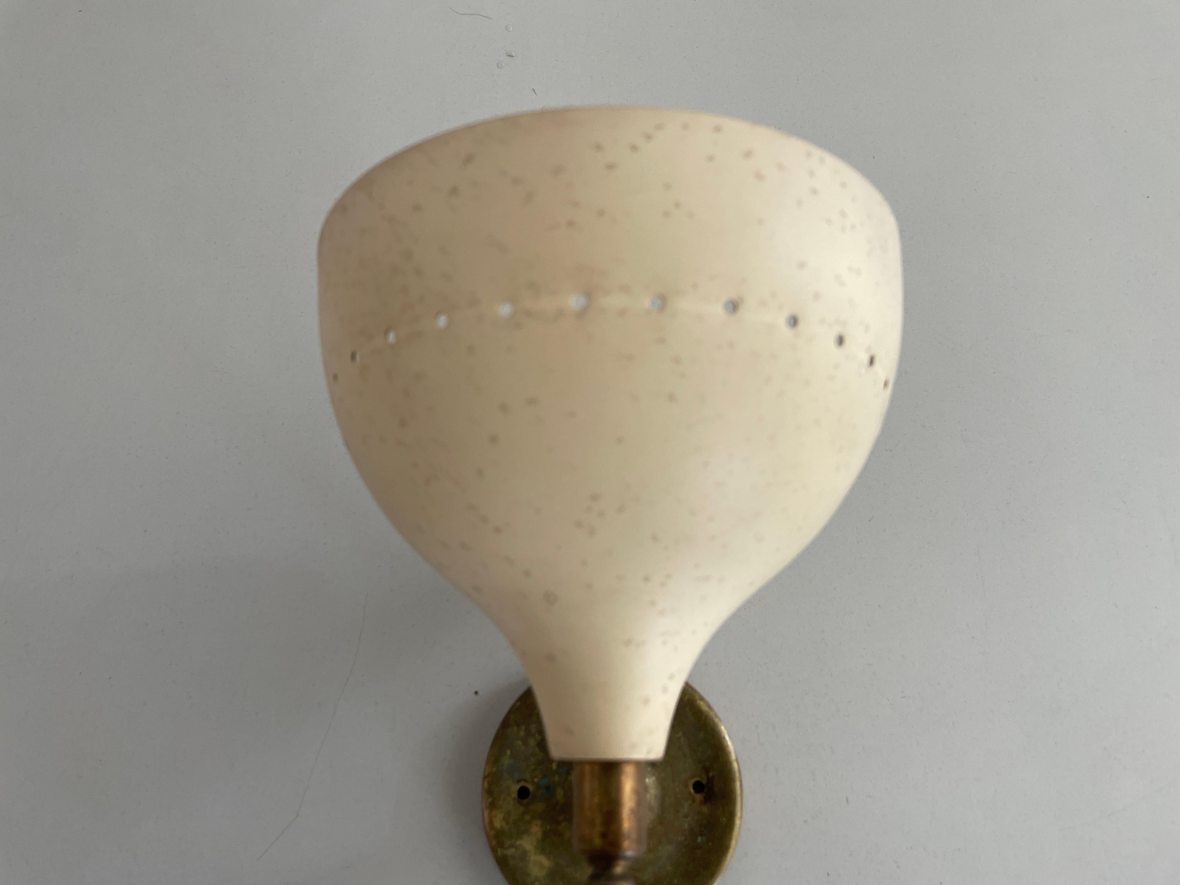 Seltener 2-köpfiger Wandleuchter aus Messing von Lumen, 1950er Jahre, Italien im Angebot 1