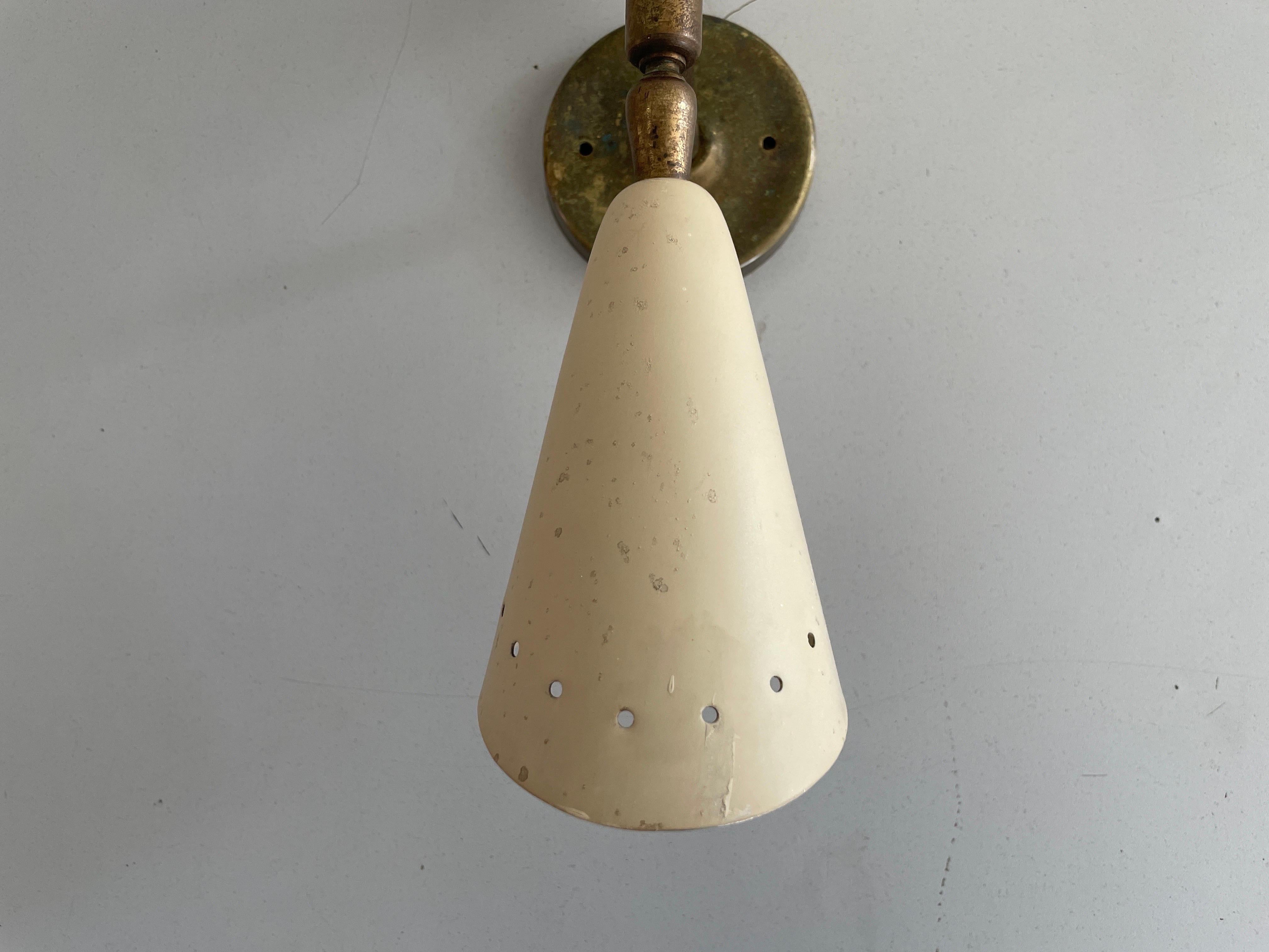Seltener 2-köpfiger Wandleuchter aus Messing von Lumen, 1950er Jahre, Italien im Angebot 2