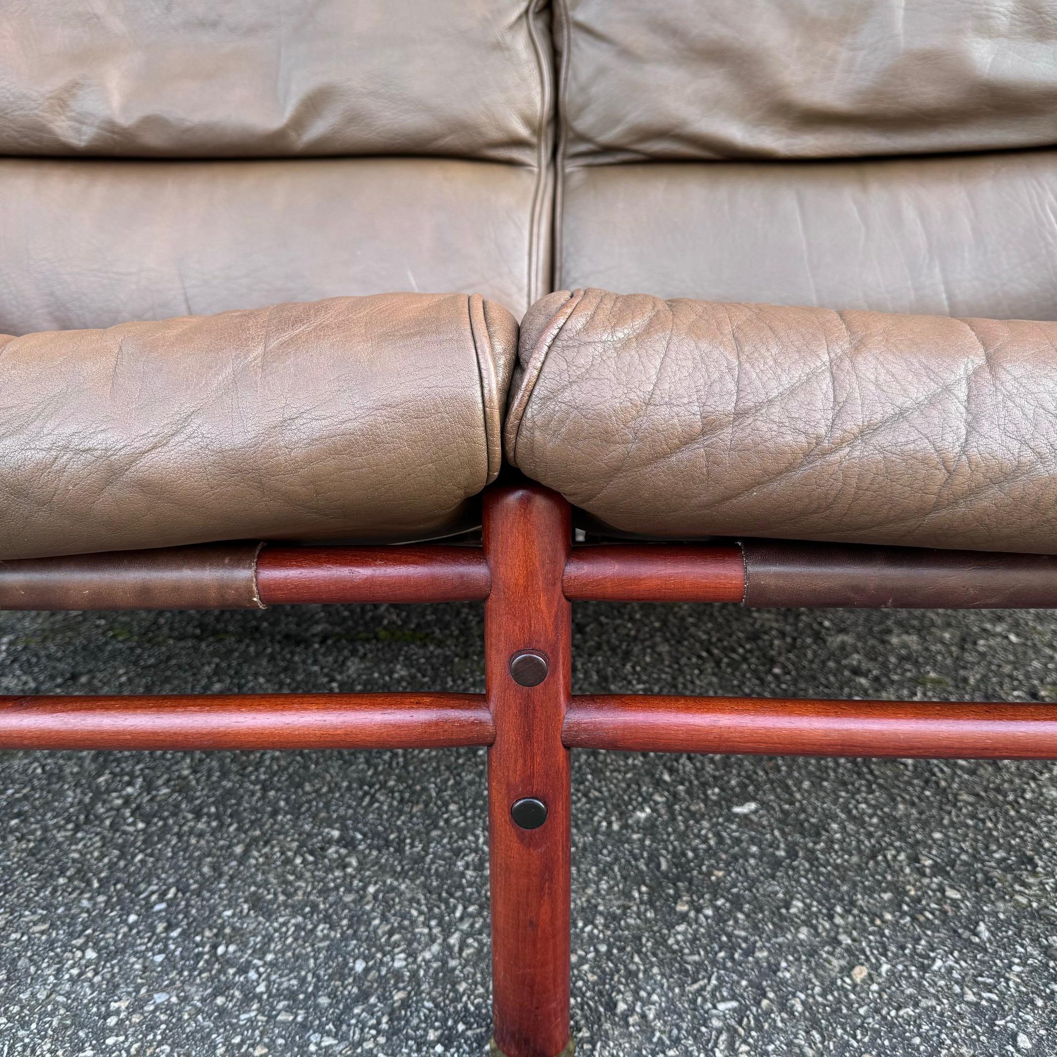 Seltenes 2-sitziges Sofa „Kontiki“ von Arne Norell im Angebot 4