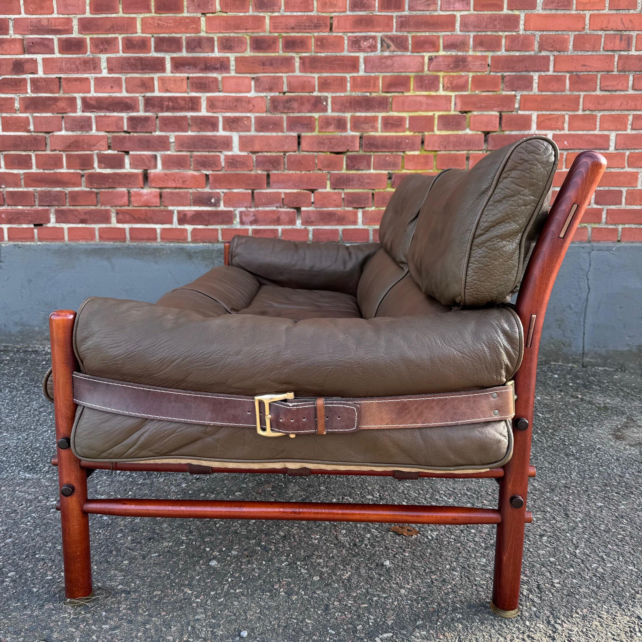 Seltenes 2-sitziges Sofa „Kontiki“ von Arne Norell im Zustand „Gut“ im Angebot in Genarp, SE