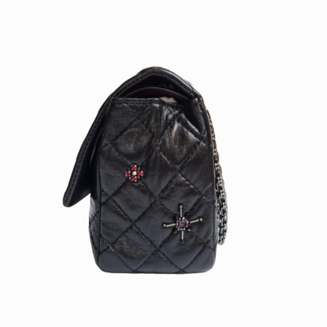 Rare 2000s Chanel Black Quilted Paris-Londres 255 Embellished Reissue Bag For Sale 6