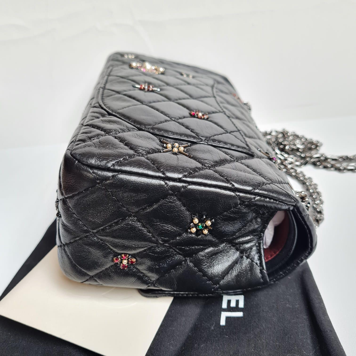 Rare 2000s Chanel Black Quilted Paris-Londres 255 Embellished Reissue Bag For Sale 8